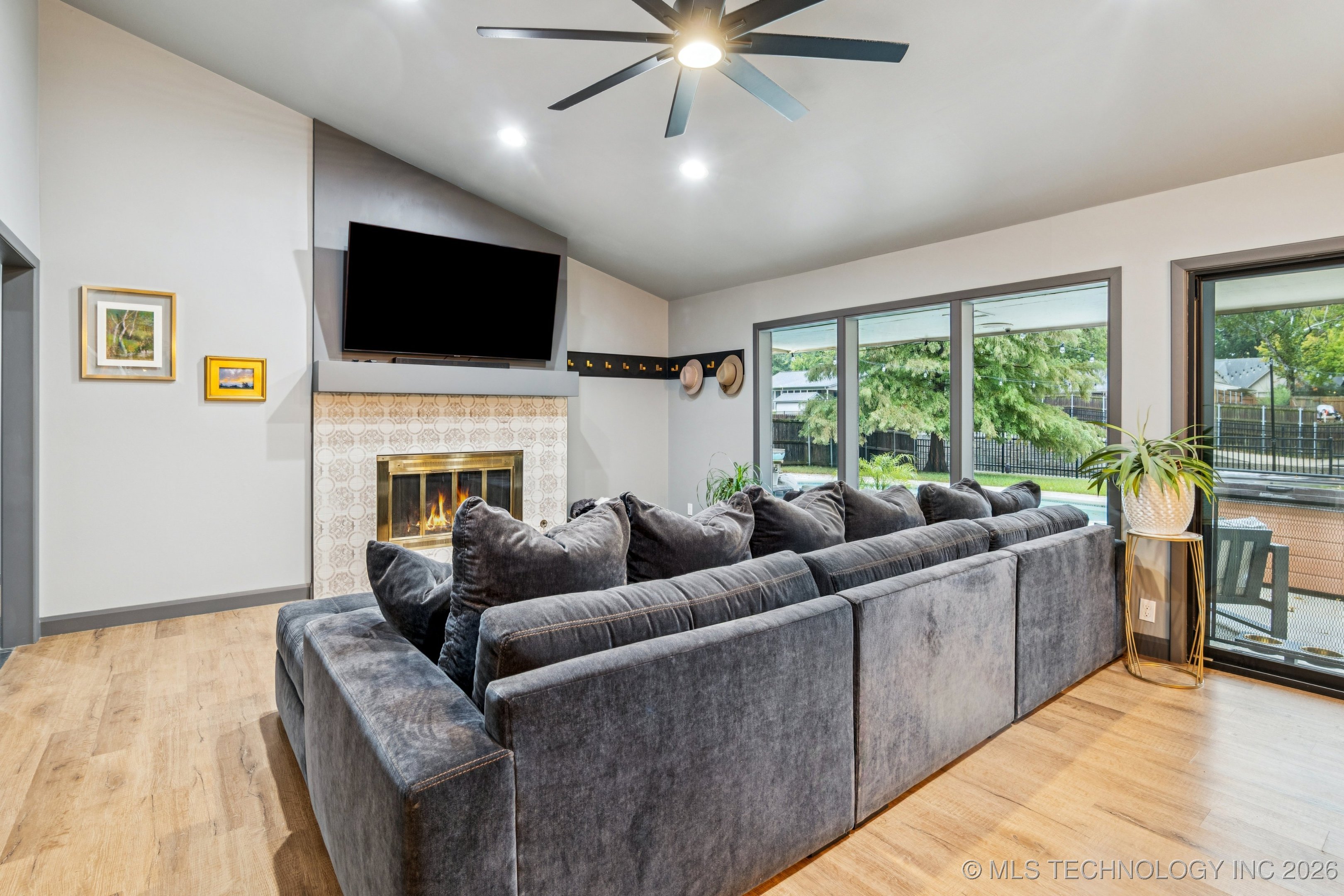 2910 E 76th Place Property Photo 12