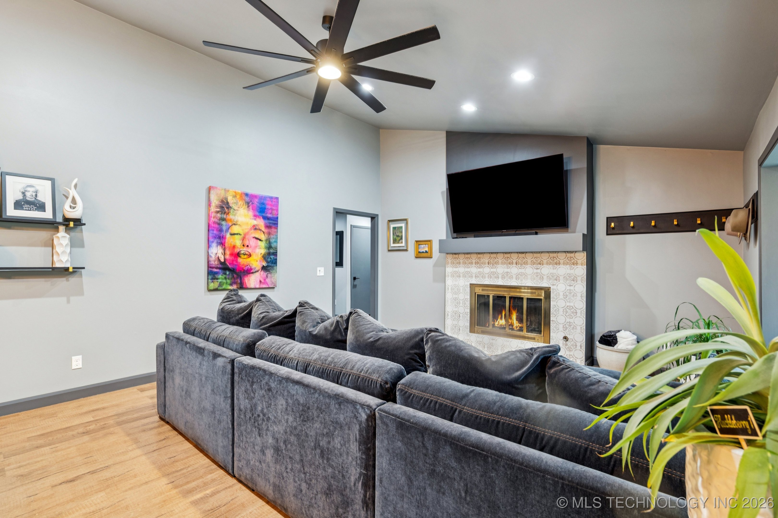 2910 E 76th Place Property Photo 14