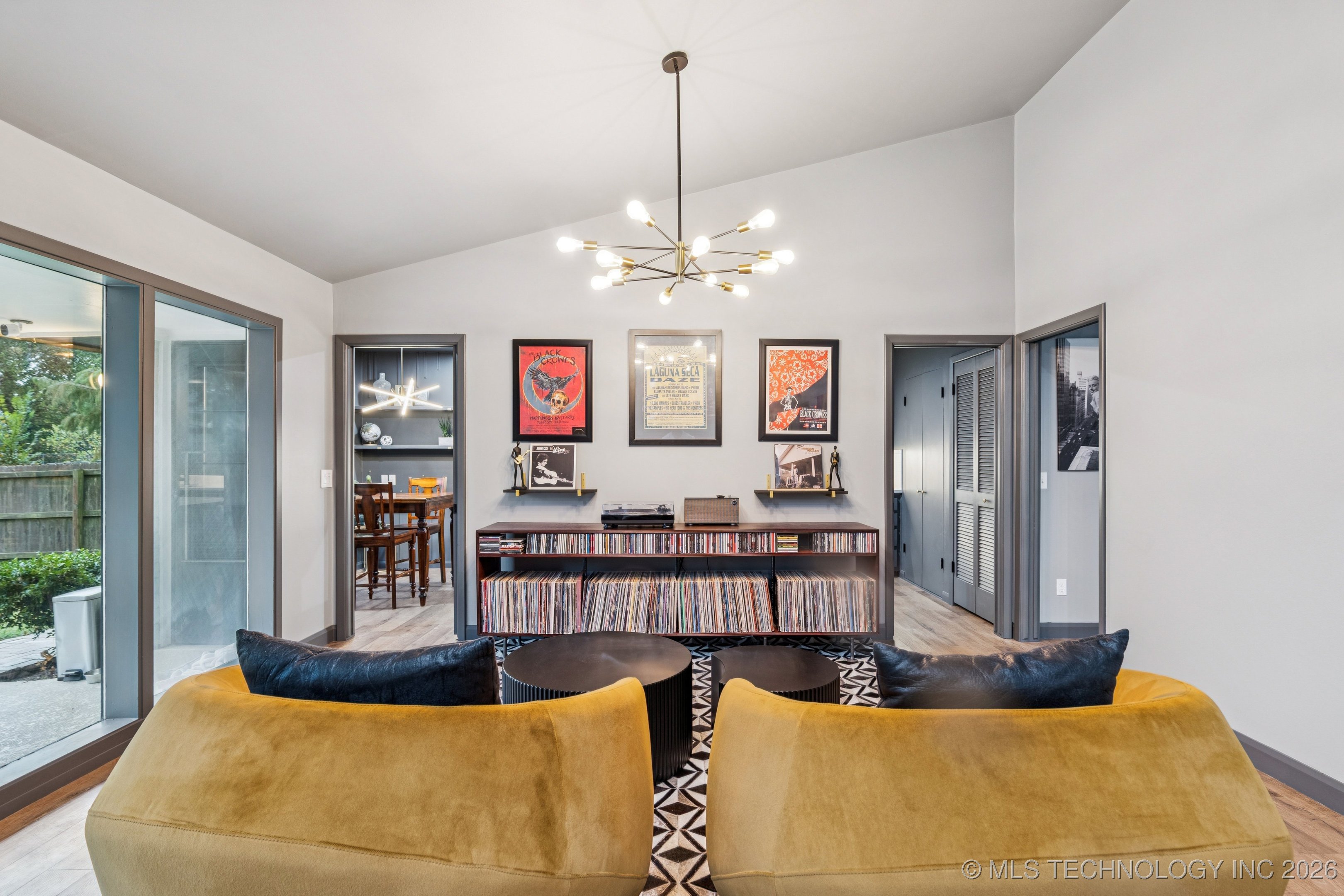 2910 E 76th Place Property Photo 15