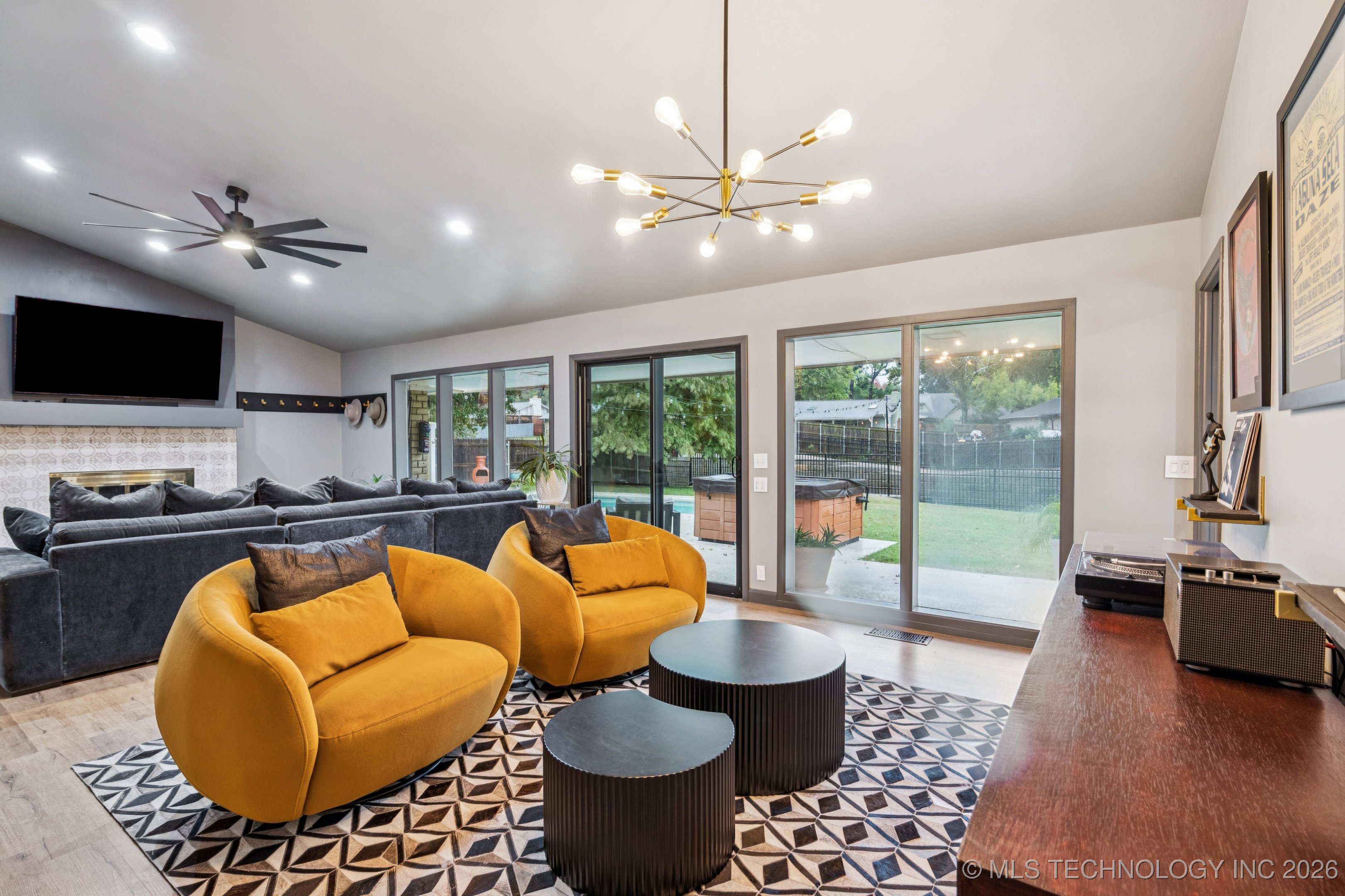 2910 E 76th Place Property Photo 16