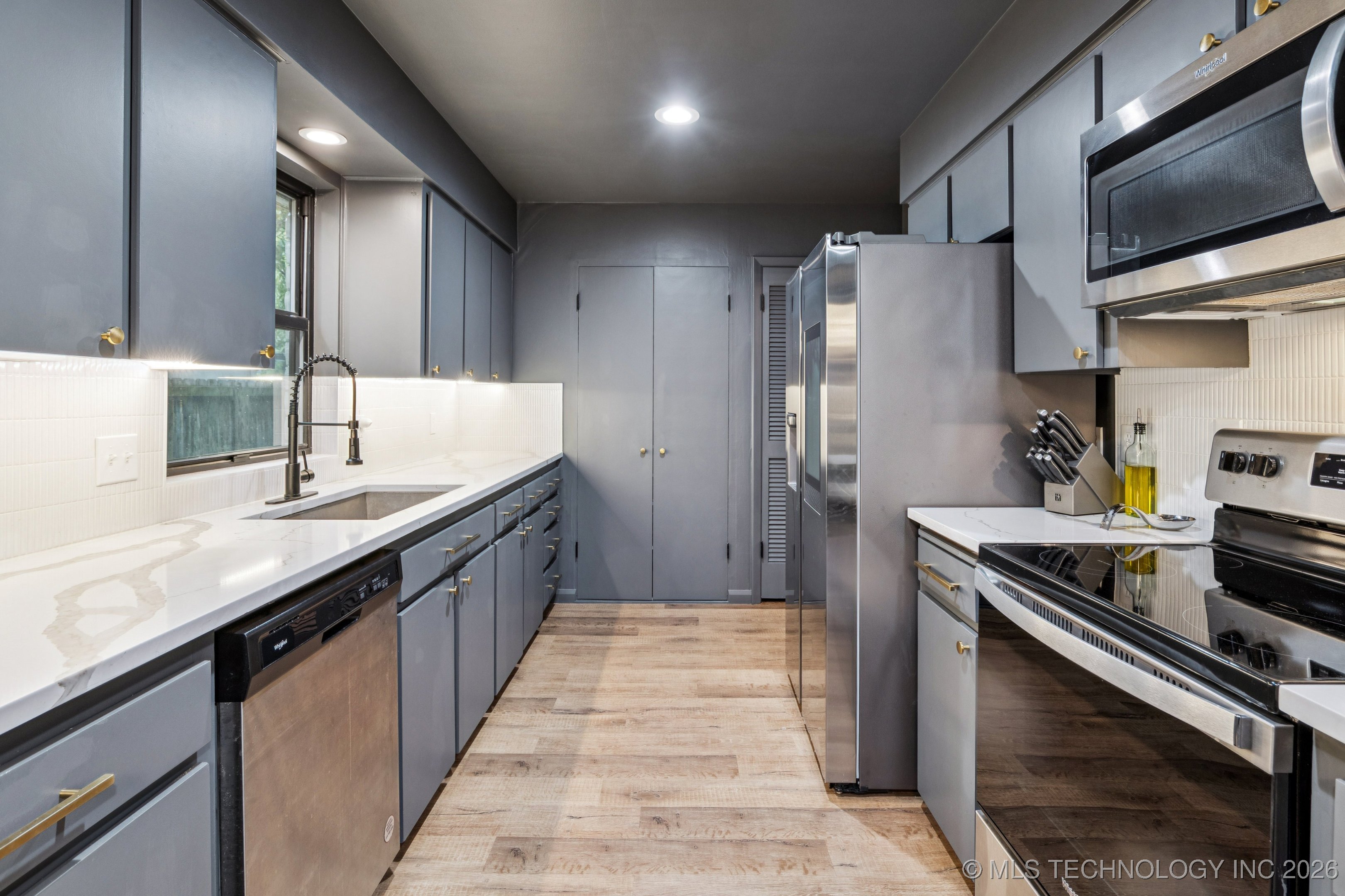 2910 E 76th Place Property Photo 17