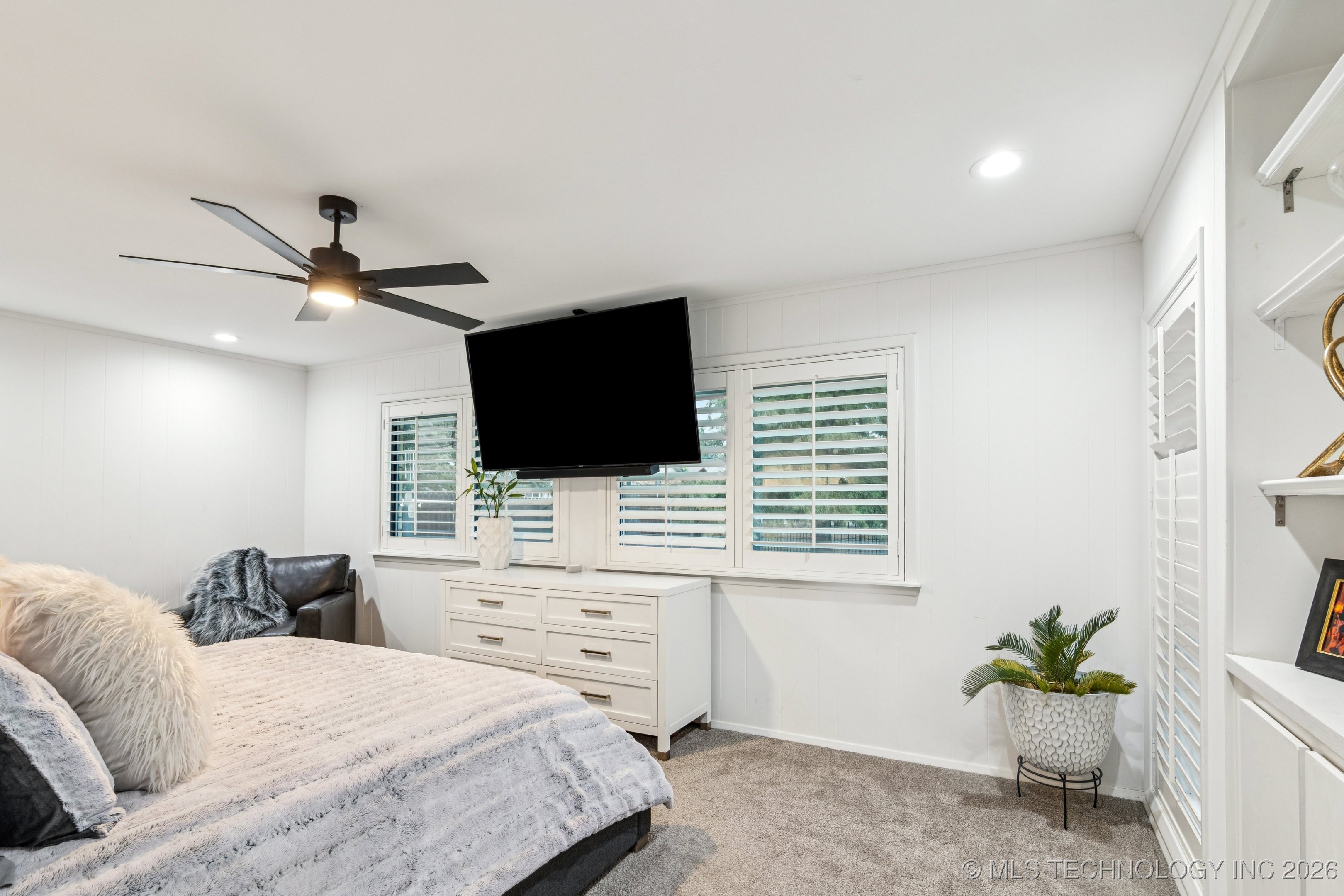 2910 E 76th Place Property Photo 21