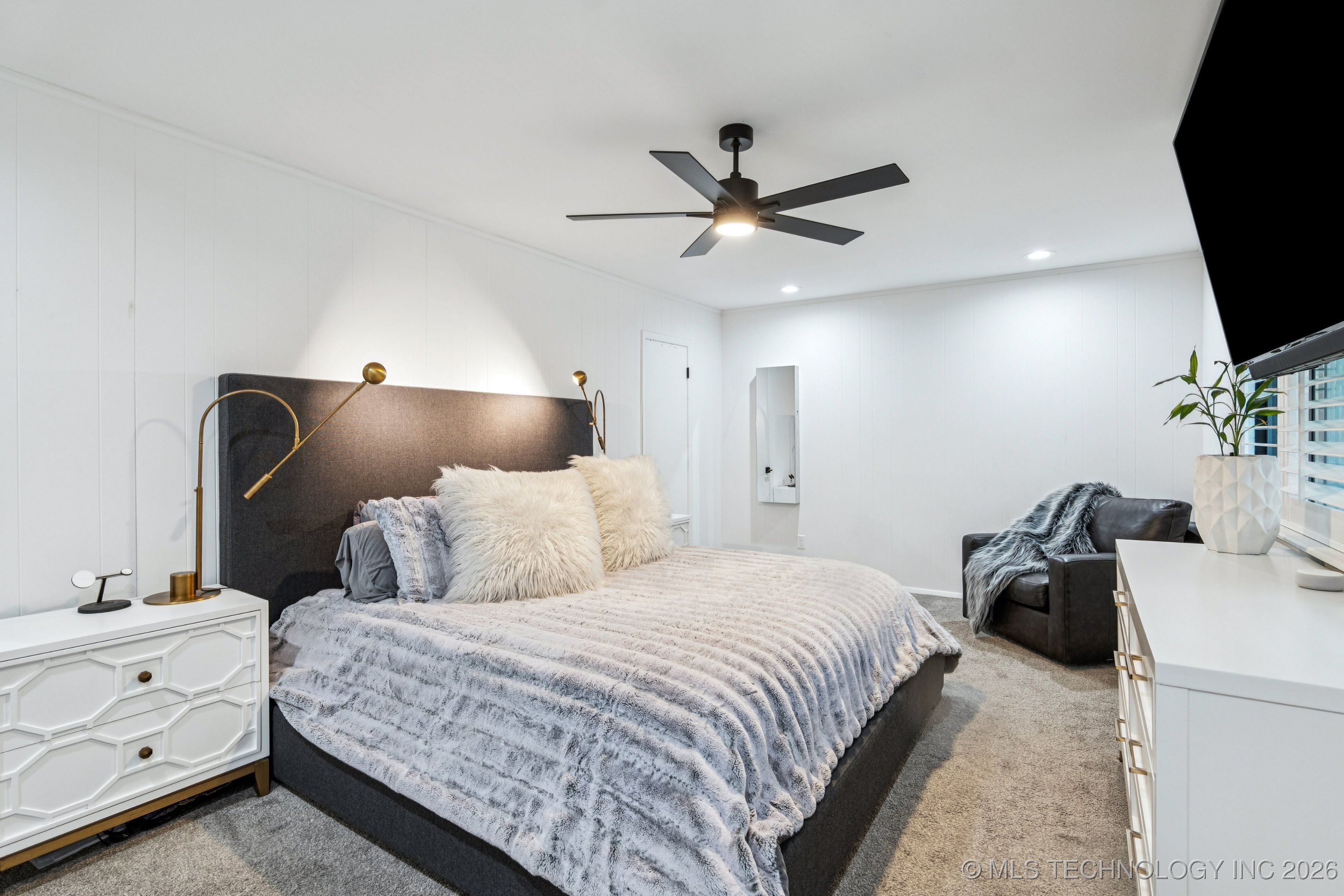 2910 E 76th Place Property Photo 22