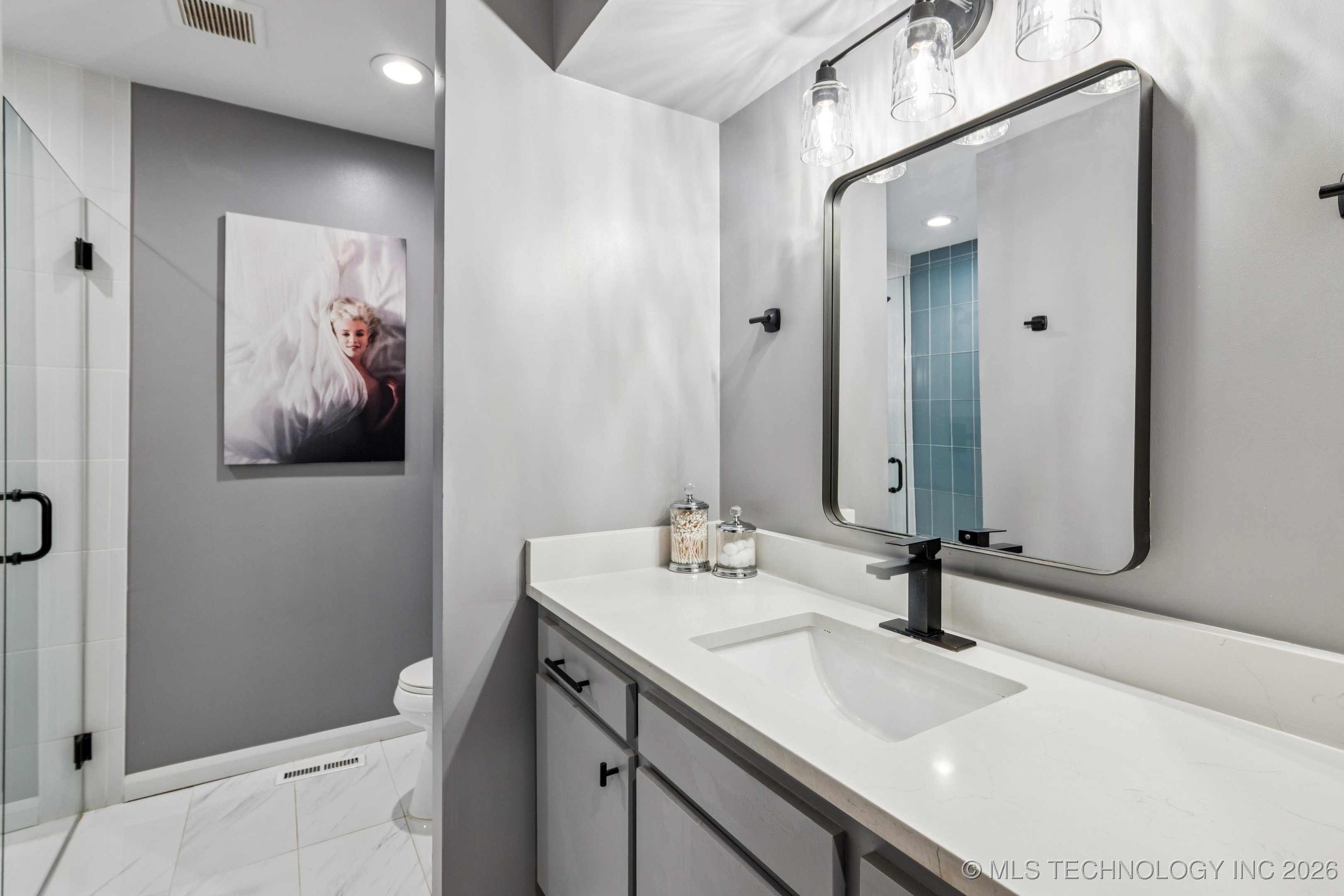 2910 E 76th Place Property Photo 24