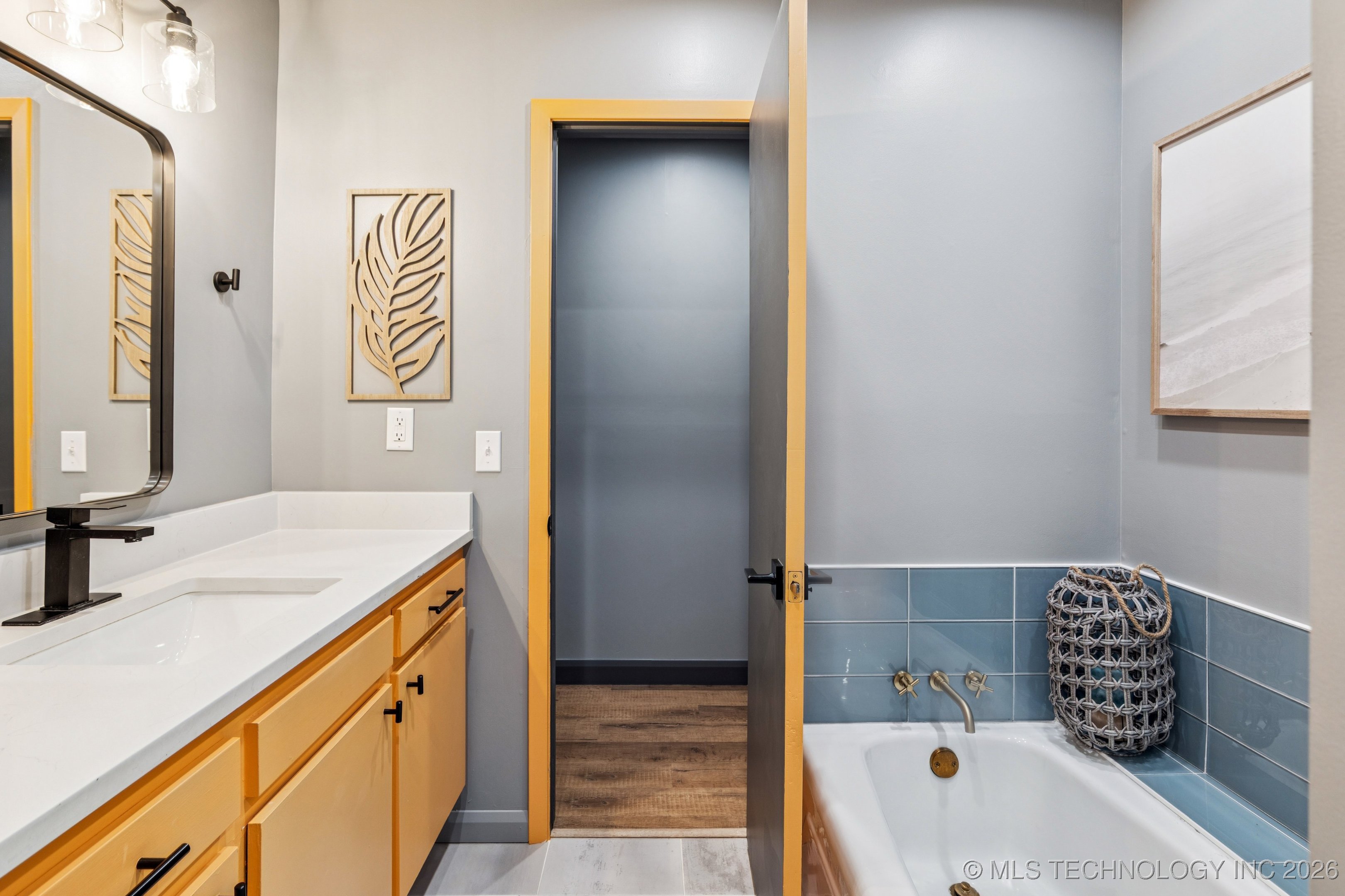 2910 E 76th Place Property Photo 30