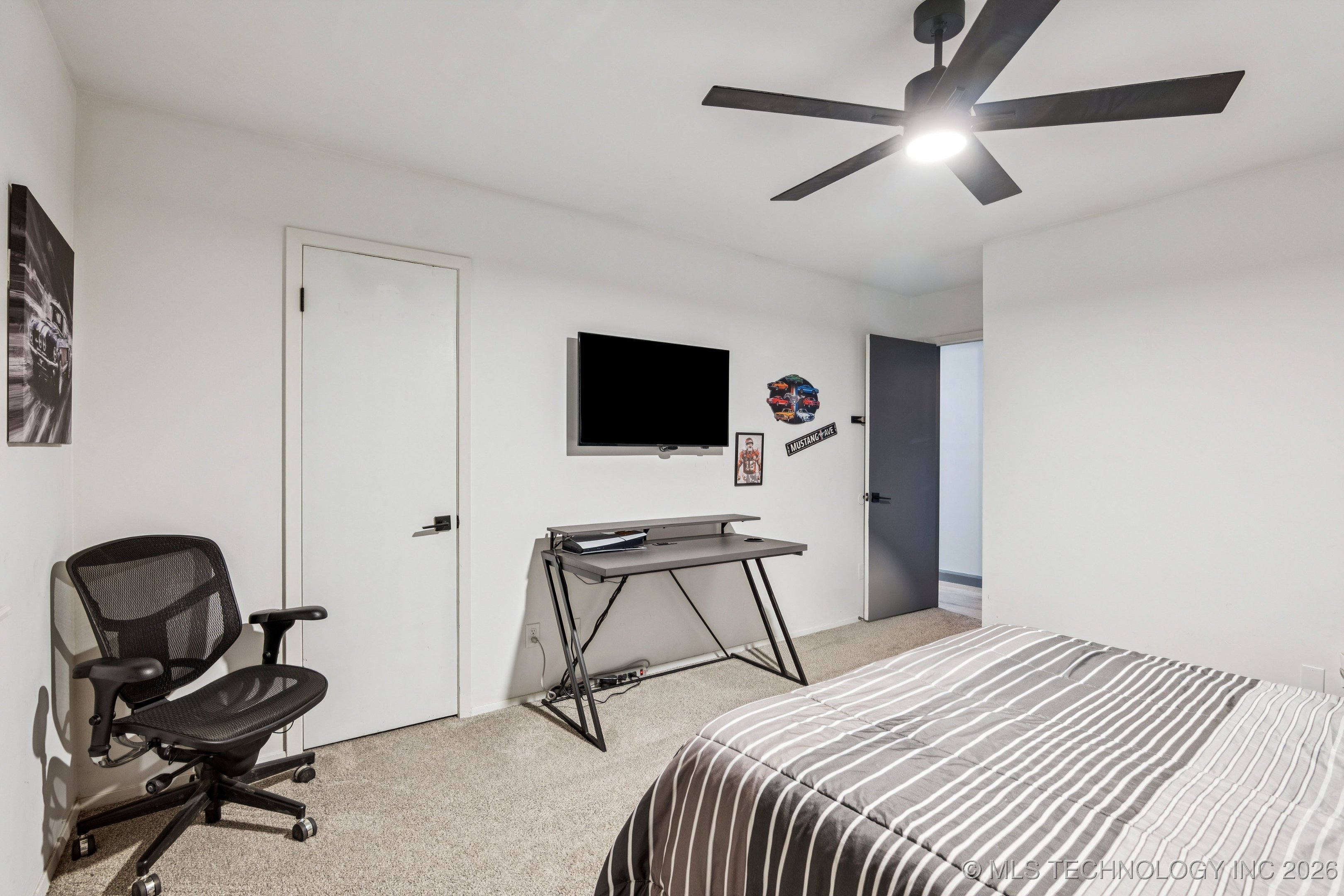 2910 E 76th Place Property Photo 32