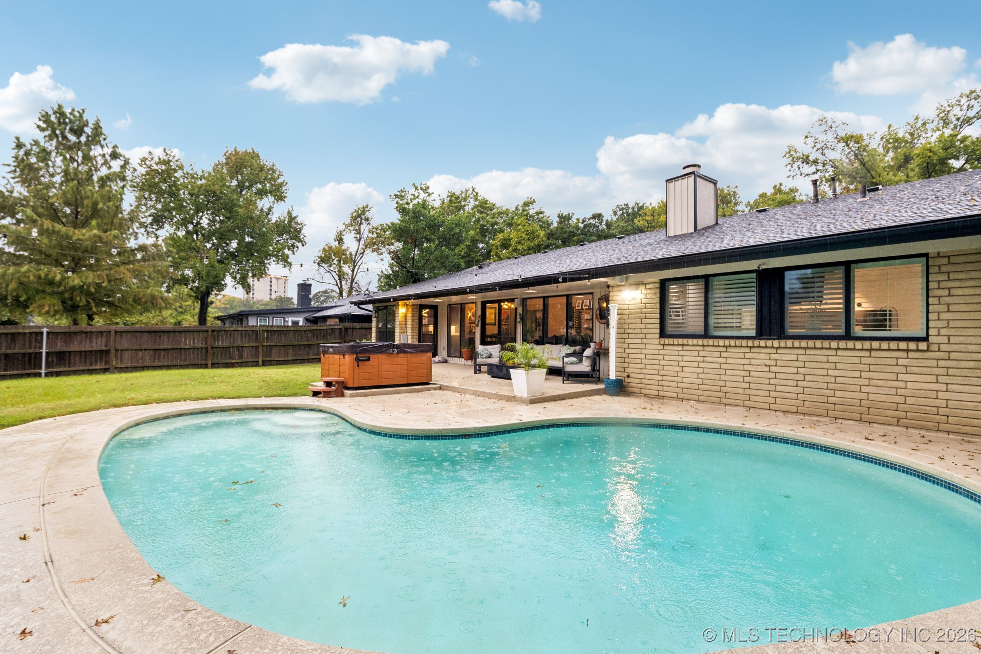 2910 E 76th Place Property Photo 36