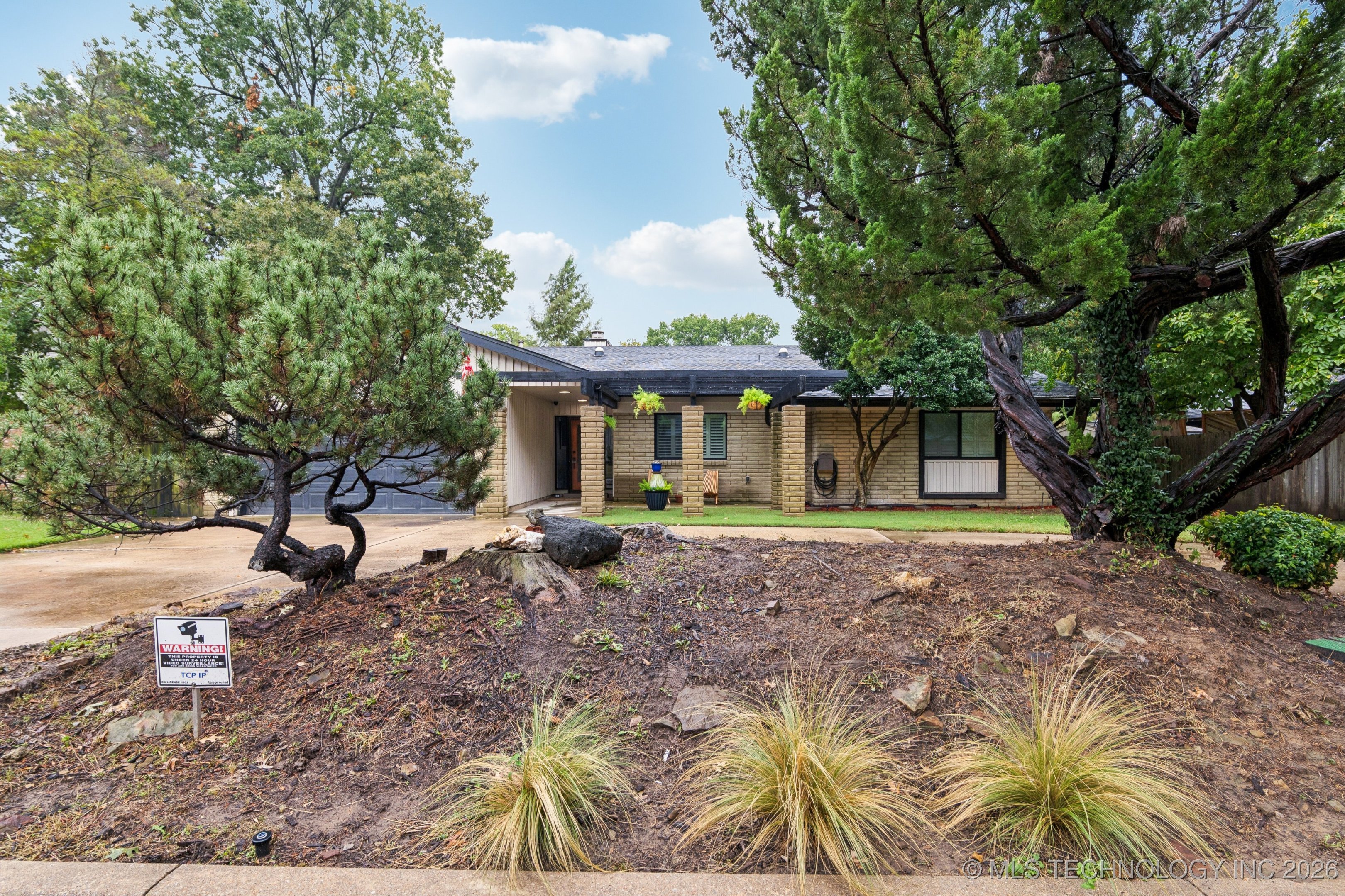 2910 E 76th Place Property Photo 42