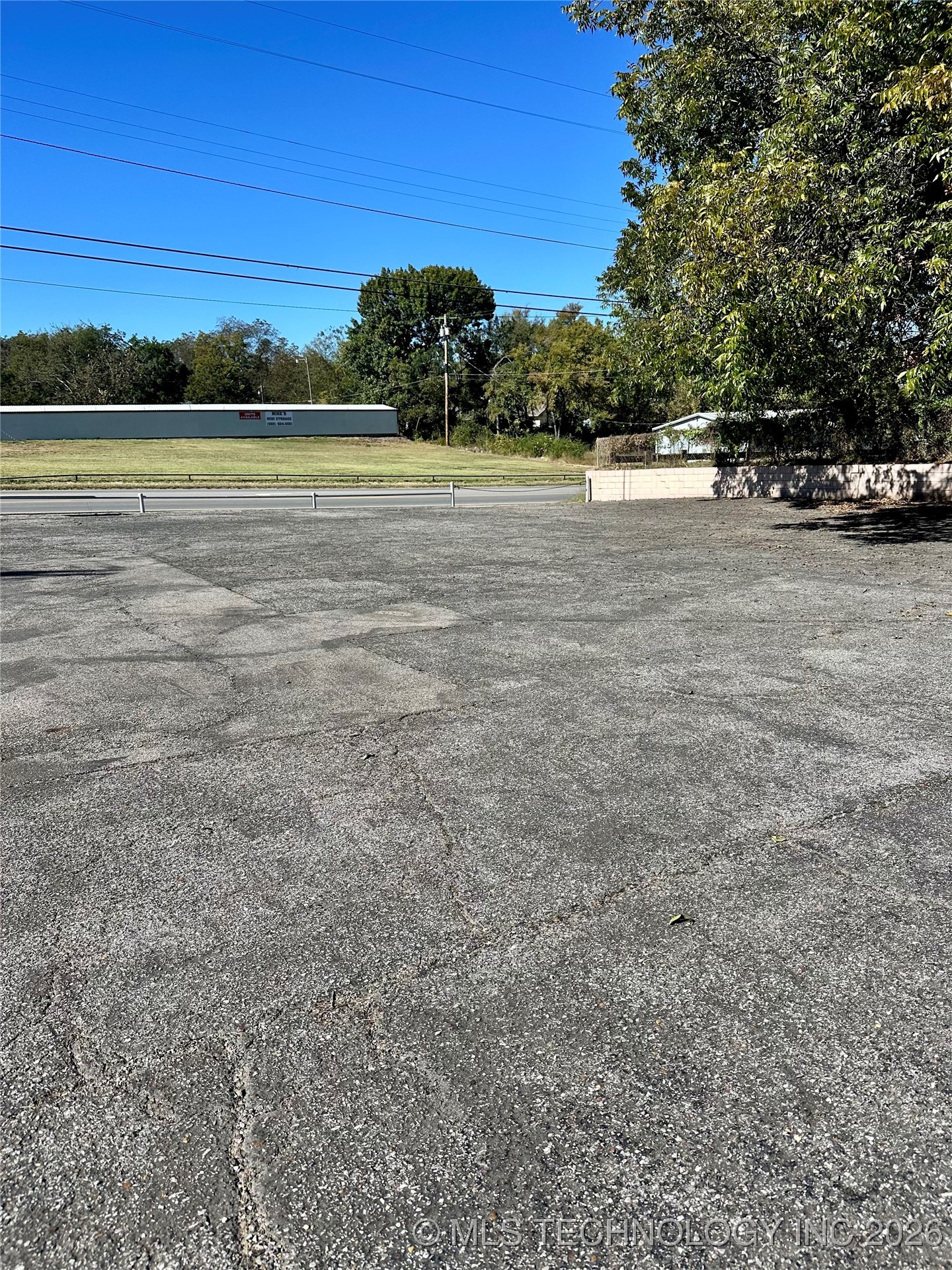 1002 N 1st Property Photo 3