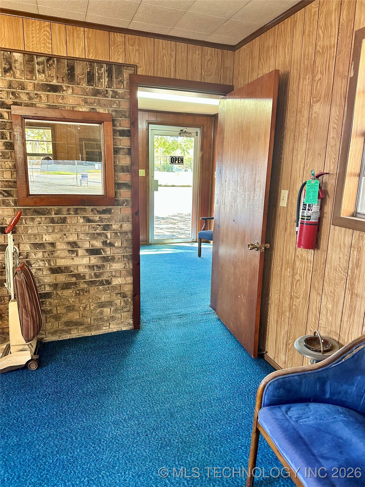 1002 N 1st Property Photo 5