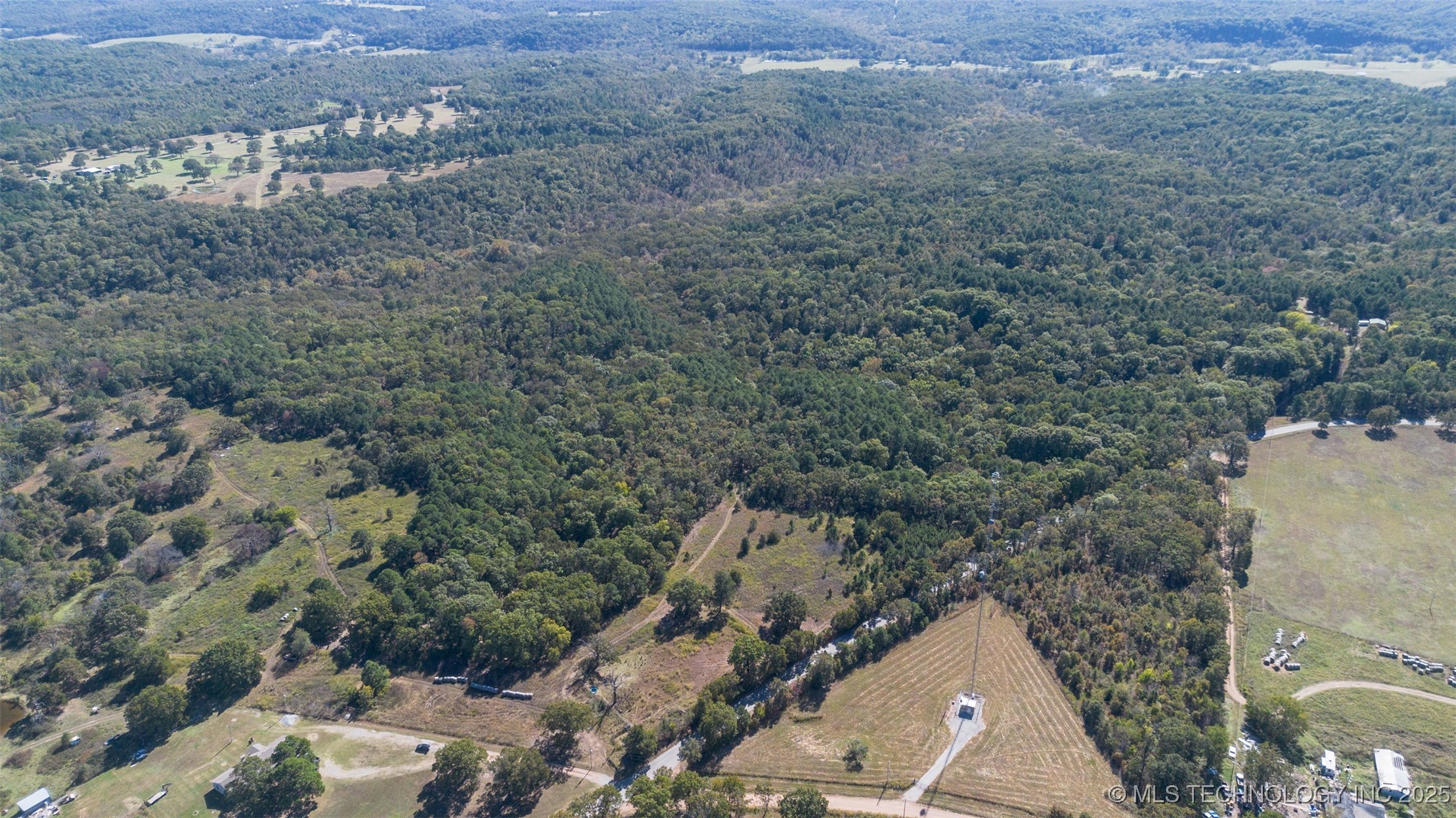 Ne 493 Drive Property Photo 4