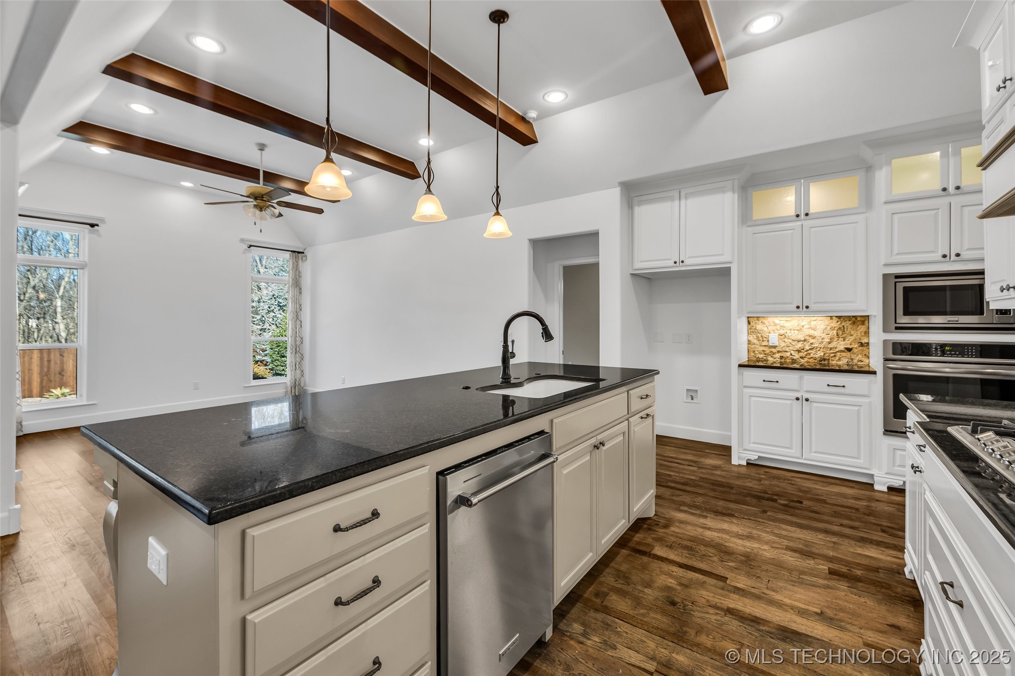 12050 S 68th East Avenue E Property Photo 6