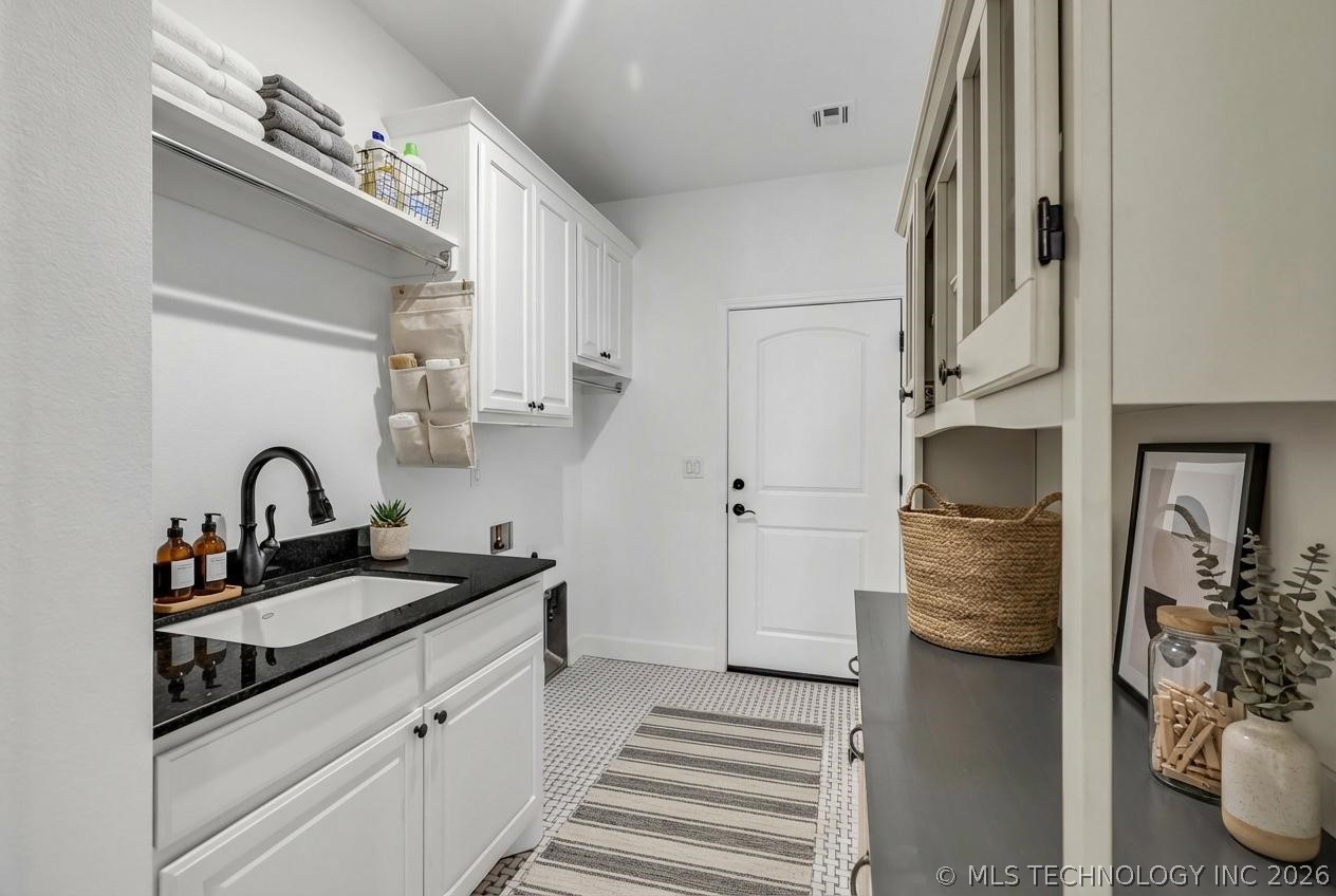 12050 S 68th East Avenue E Property Photo 13