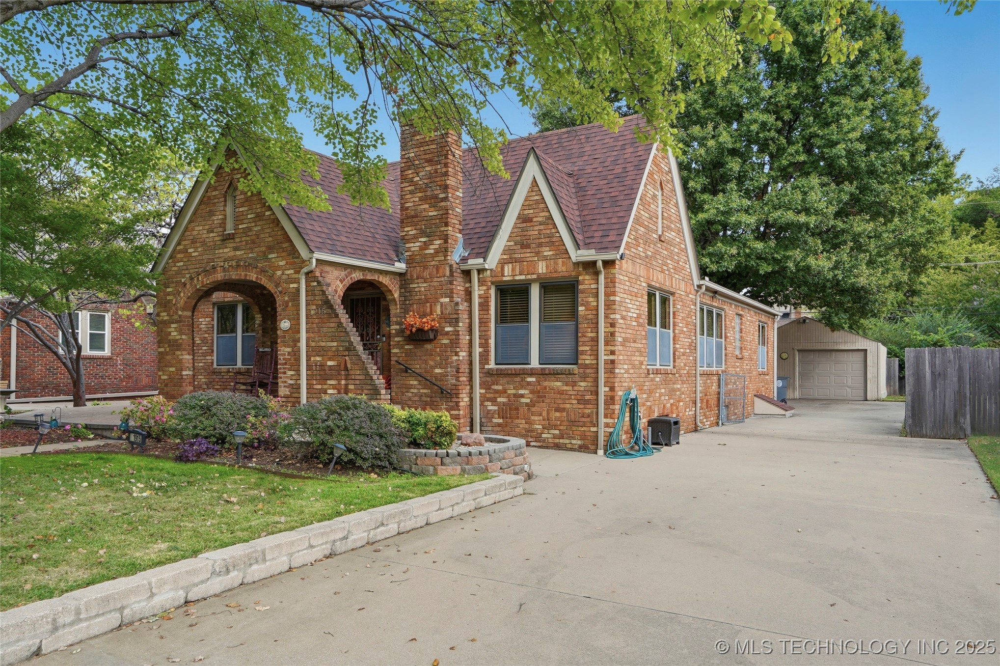 1915 S Delaware Place Property Photo 3