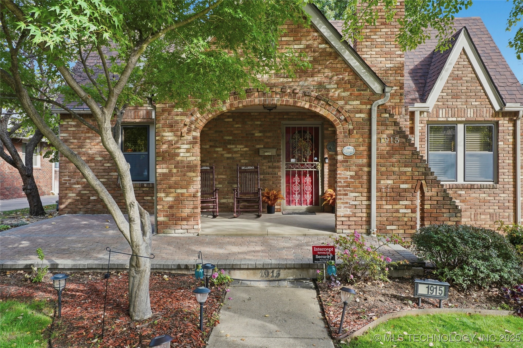 1915 S Delaware Place Property Photo 4