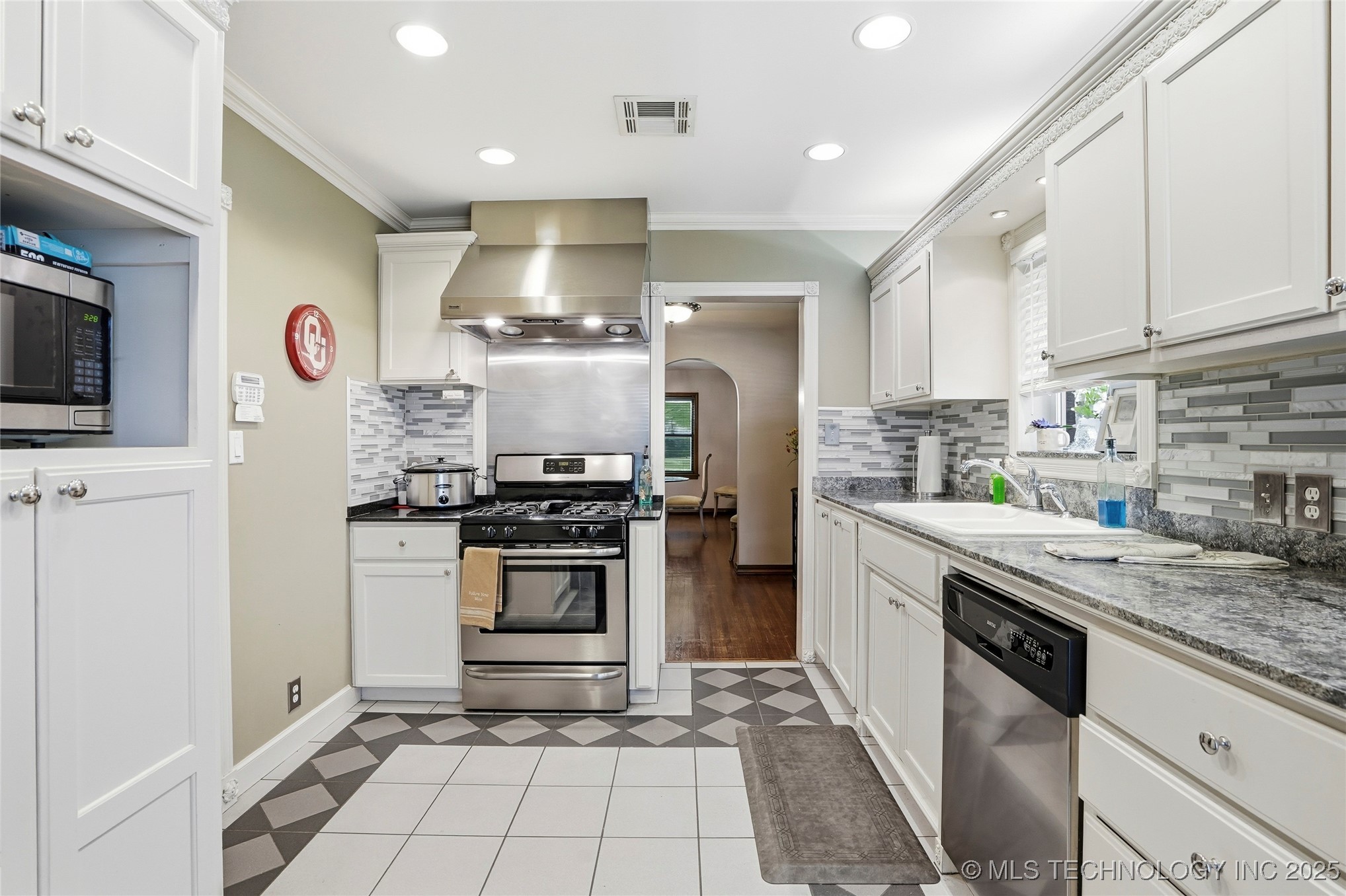 1915 S Delaware Place Property Photo 12