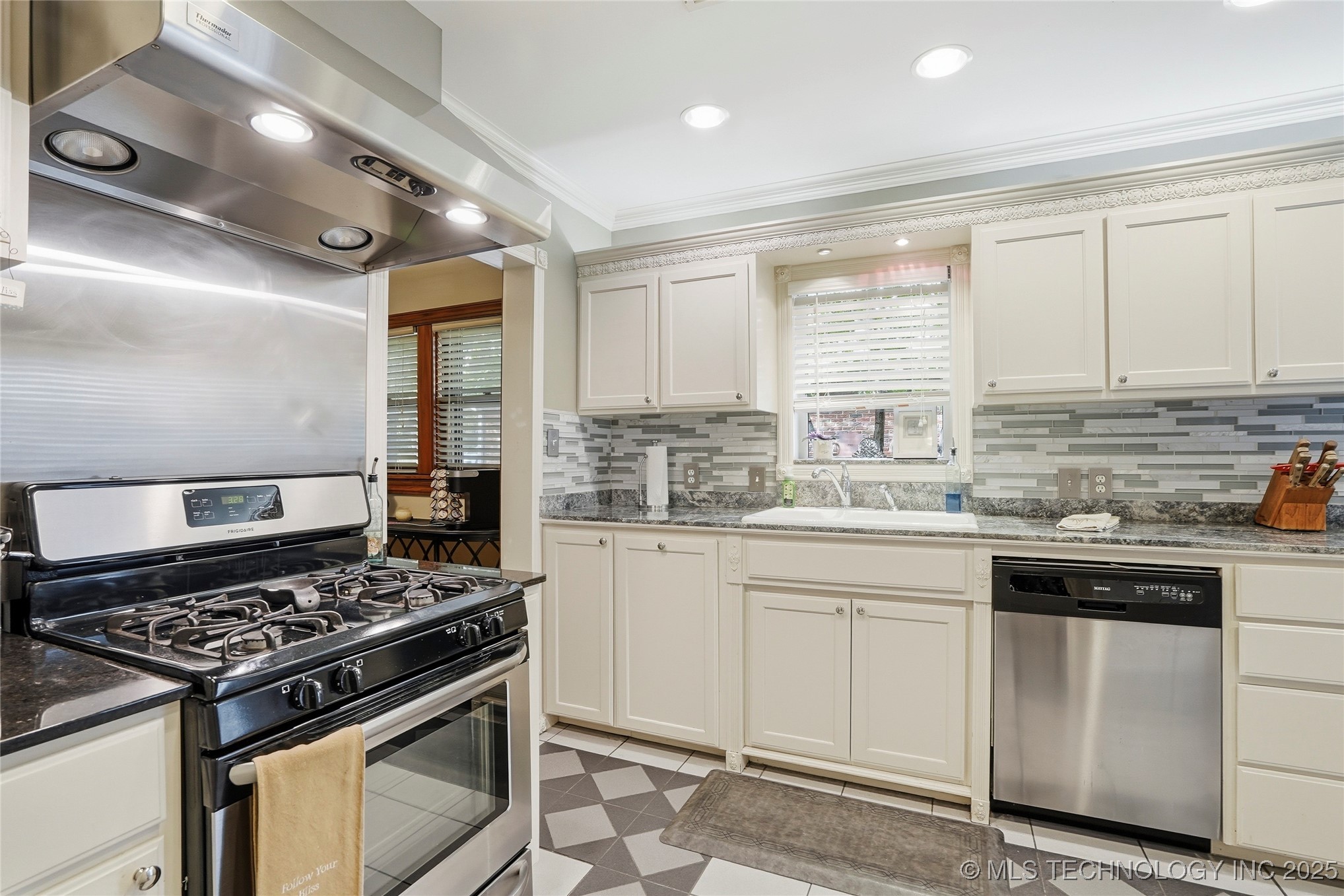 1915 S Delaware Place Property Photo 13