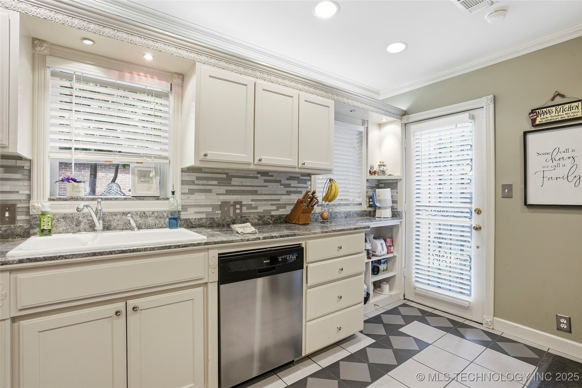 1915 S Delaware Place Property Photo 14