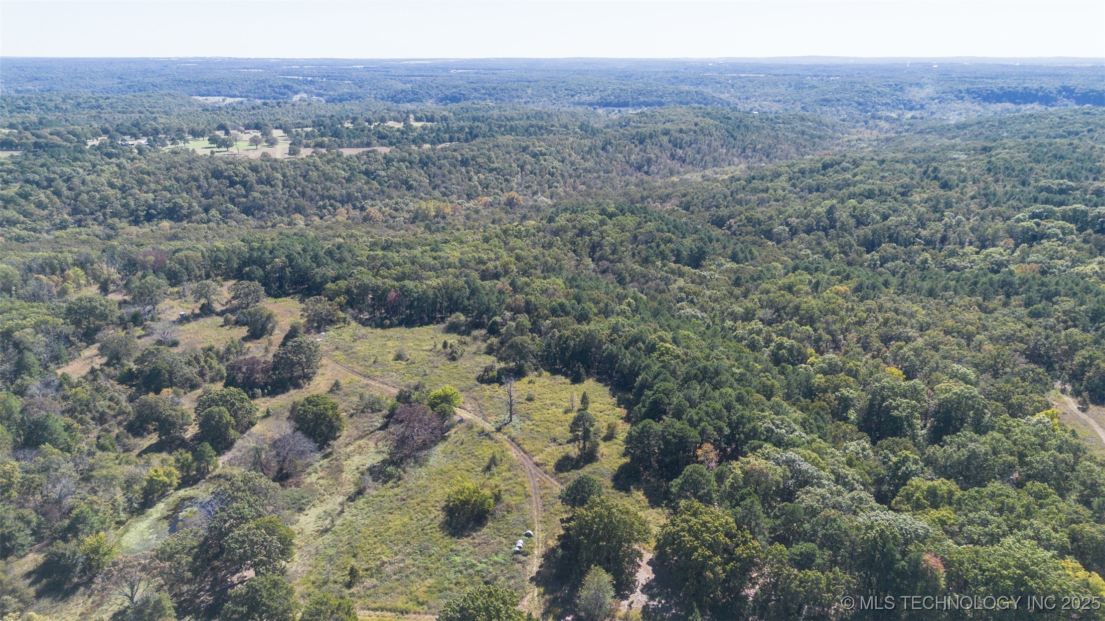 Ne 493 Drive Property Photo 5