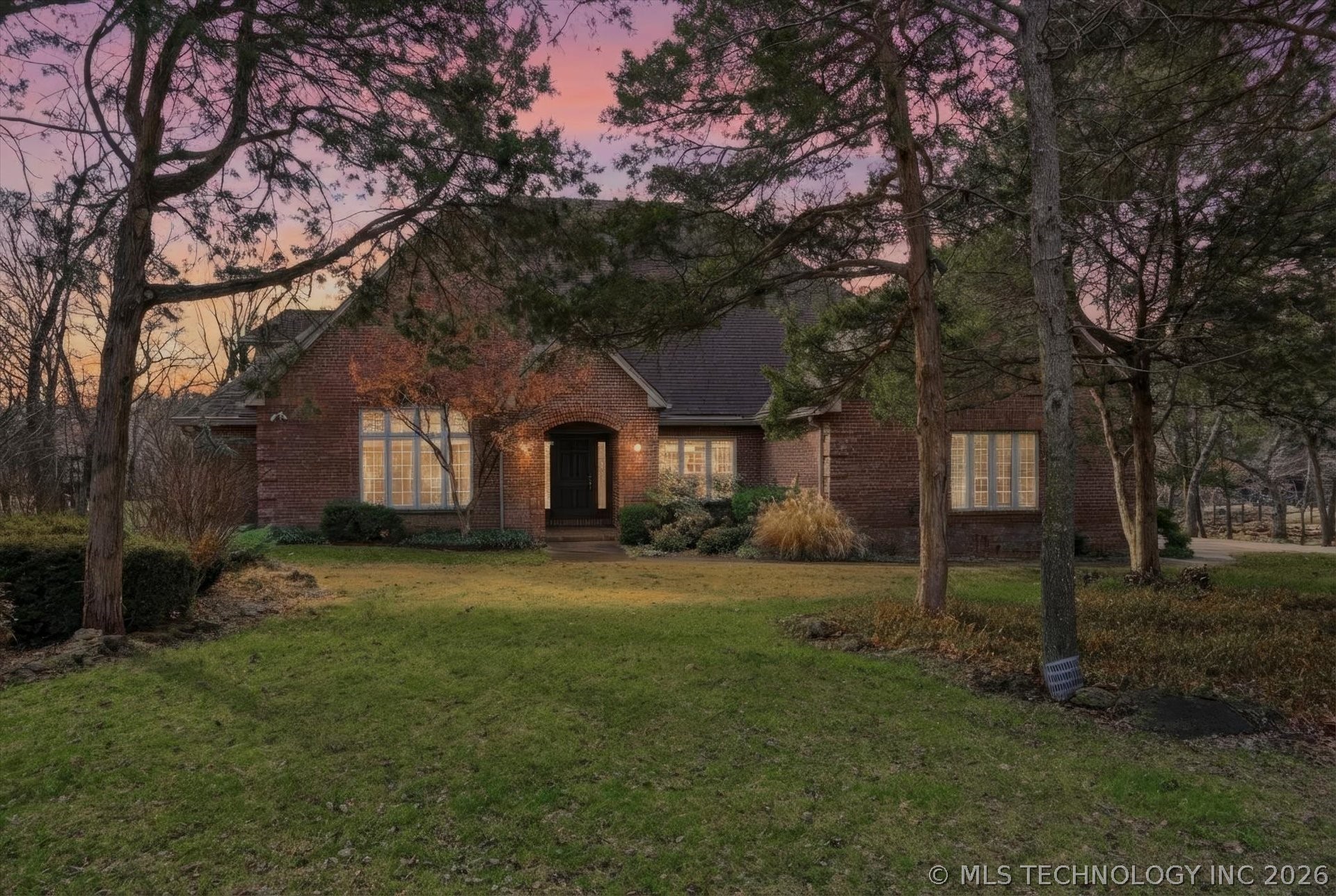 19000 E Knightsbridge Road Property Photo 2
