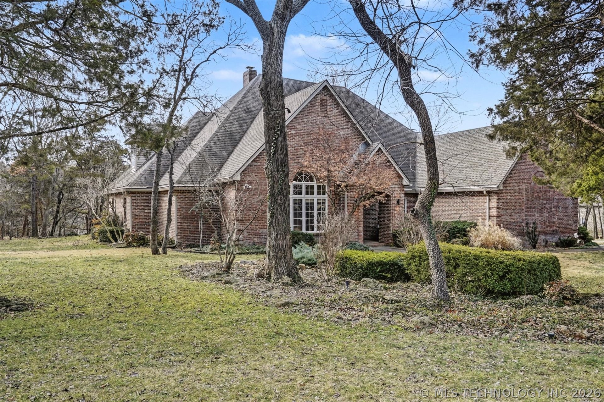 19000 E Knightsbridge Road Property Photo 3