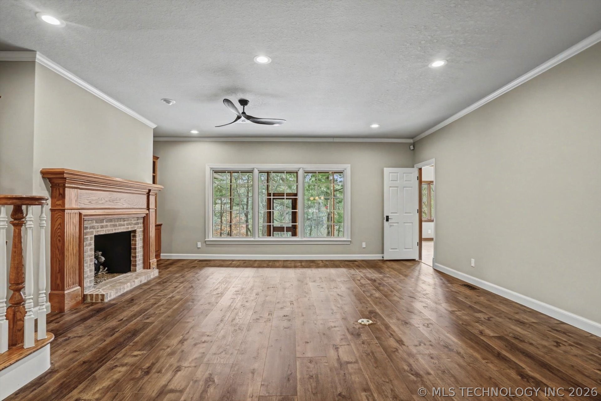 19000 E Knightsbridge Road Property Photo 10