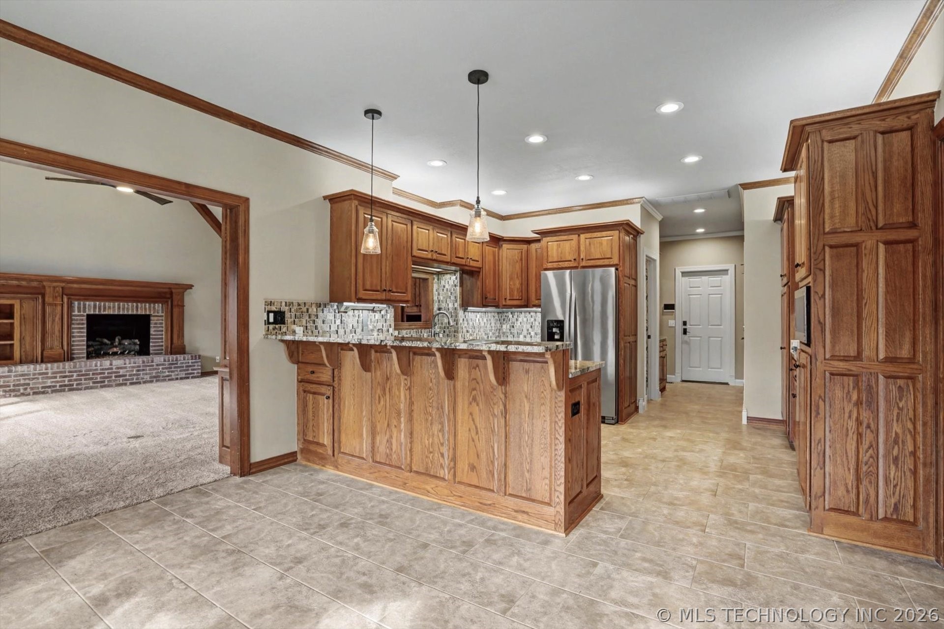 19000 E Knightsbridge Road Property Photo 15