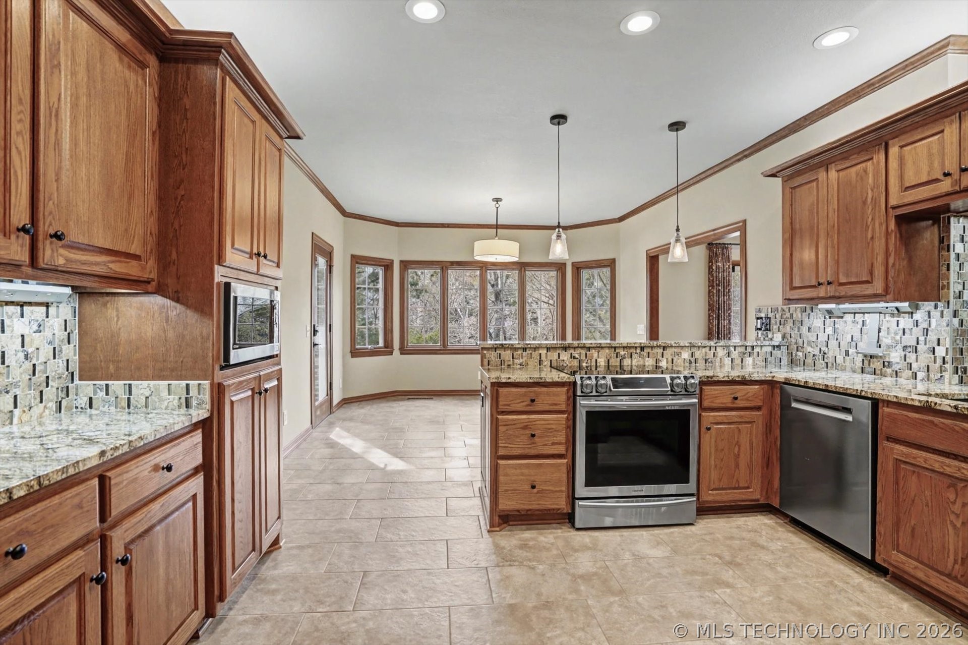 19000 E Knightsbridge Road Property Photo 18