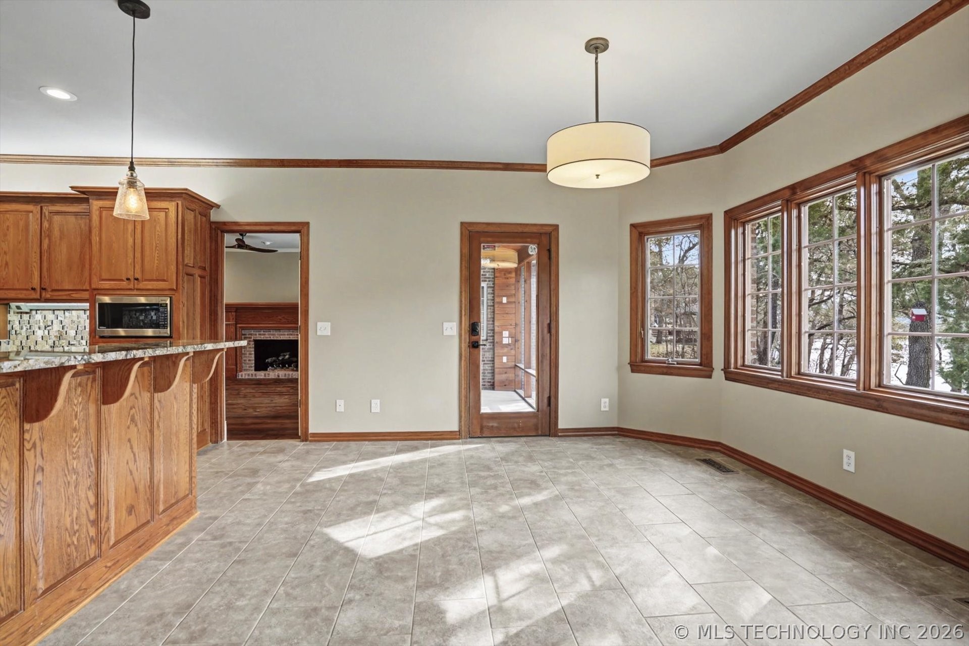 19000 E Knightsbridge Road Property Photo 21
