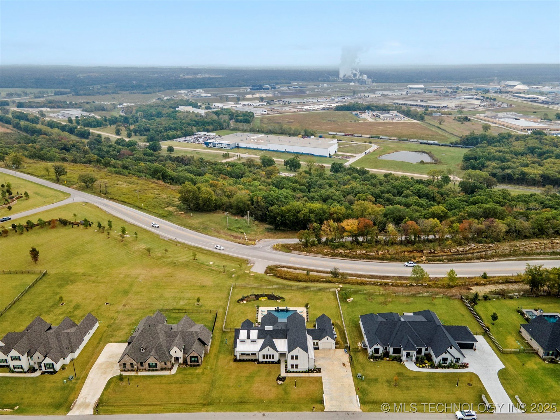 5927 N Meadows Ridge Road Property Photo 4