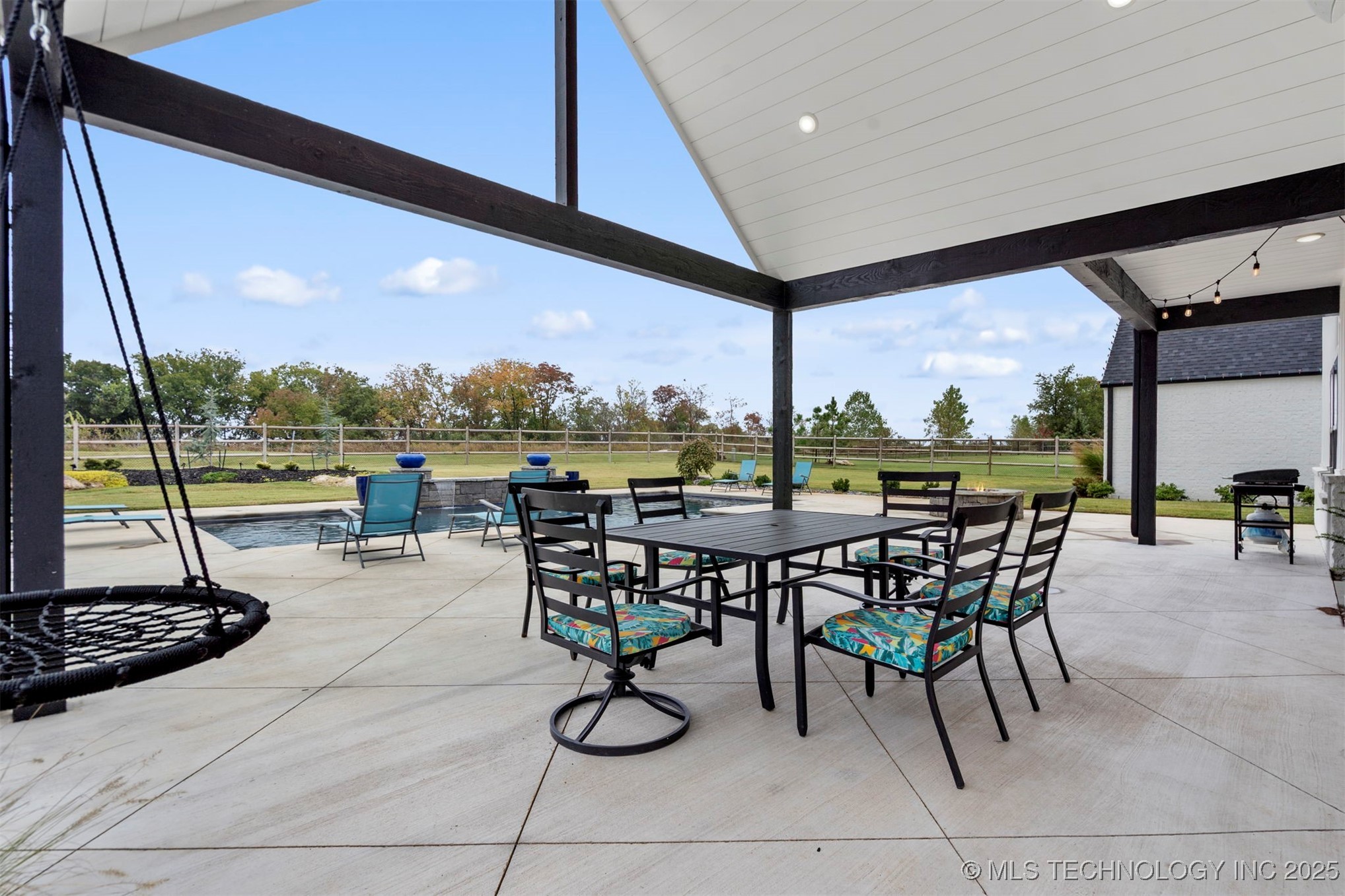 5927 N Meadows Ridge Road Property Photo 7