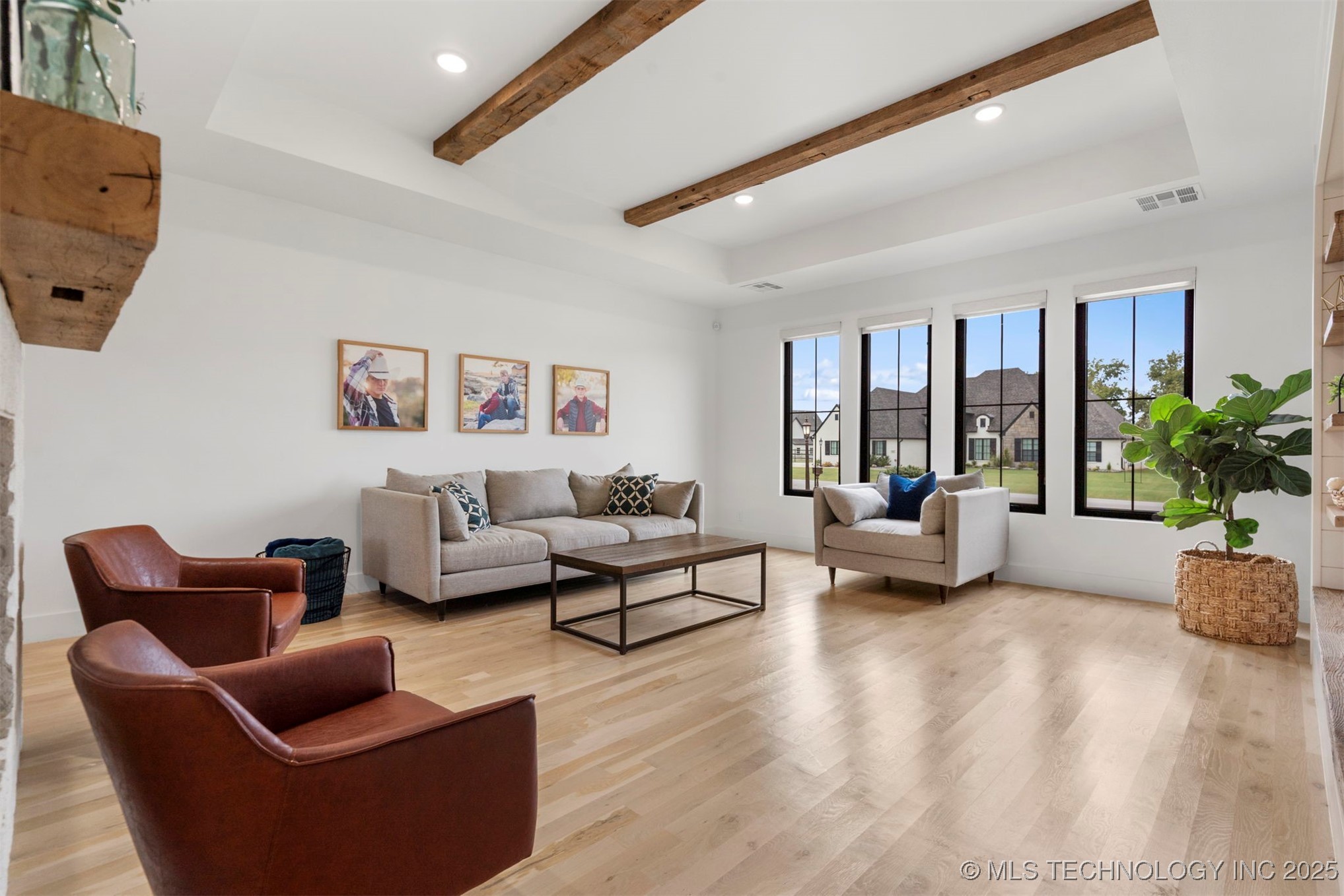 5927 N Meadows Ridge Road Property Photo 11