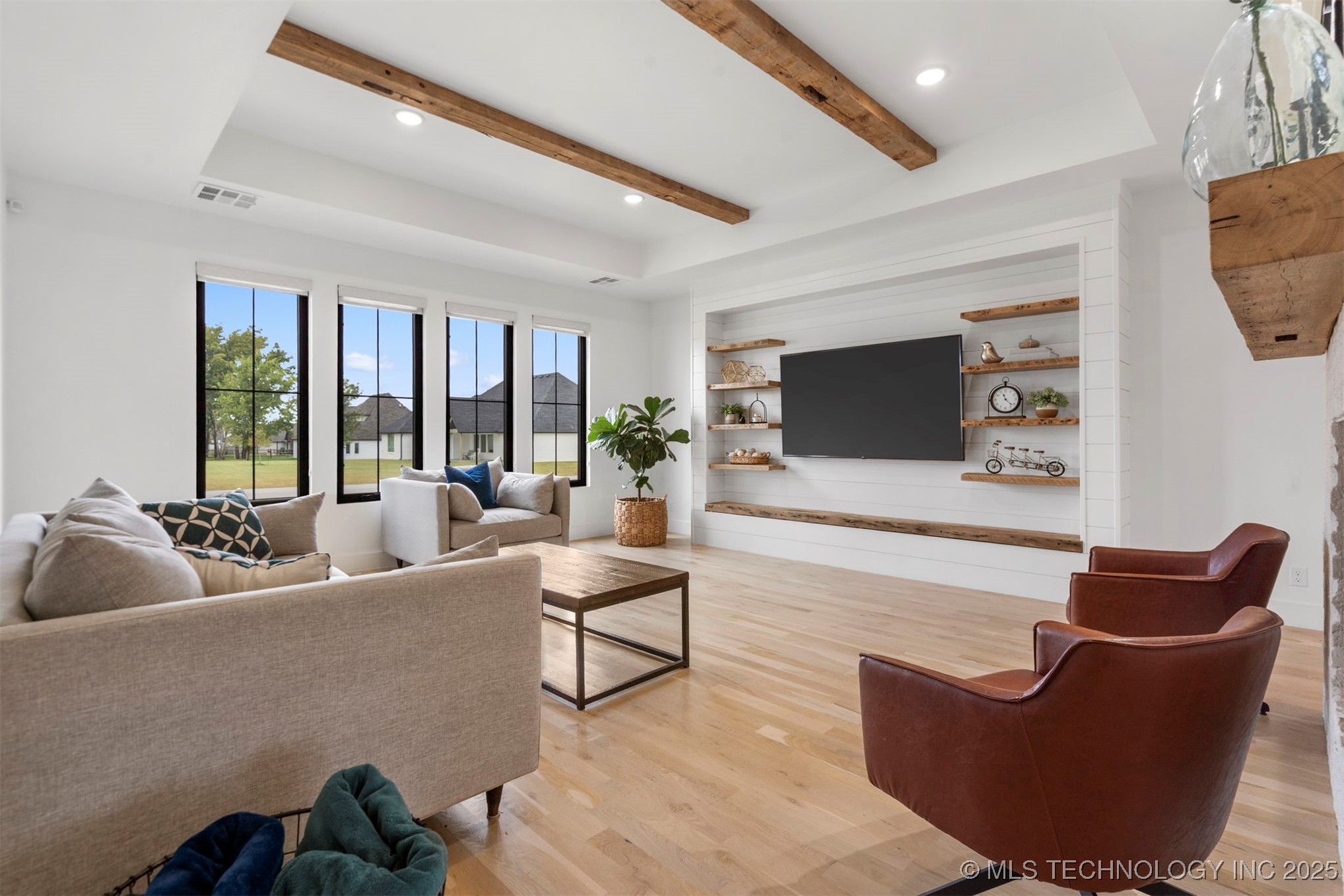 5927 N Meadows Ridge Road Property Photo 13