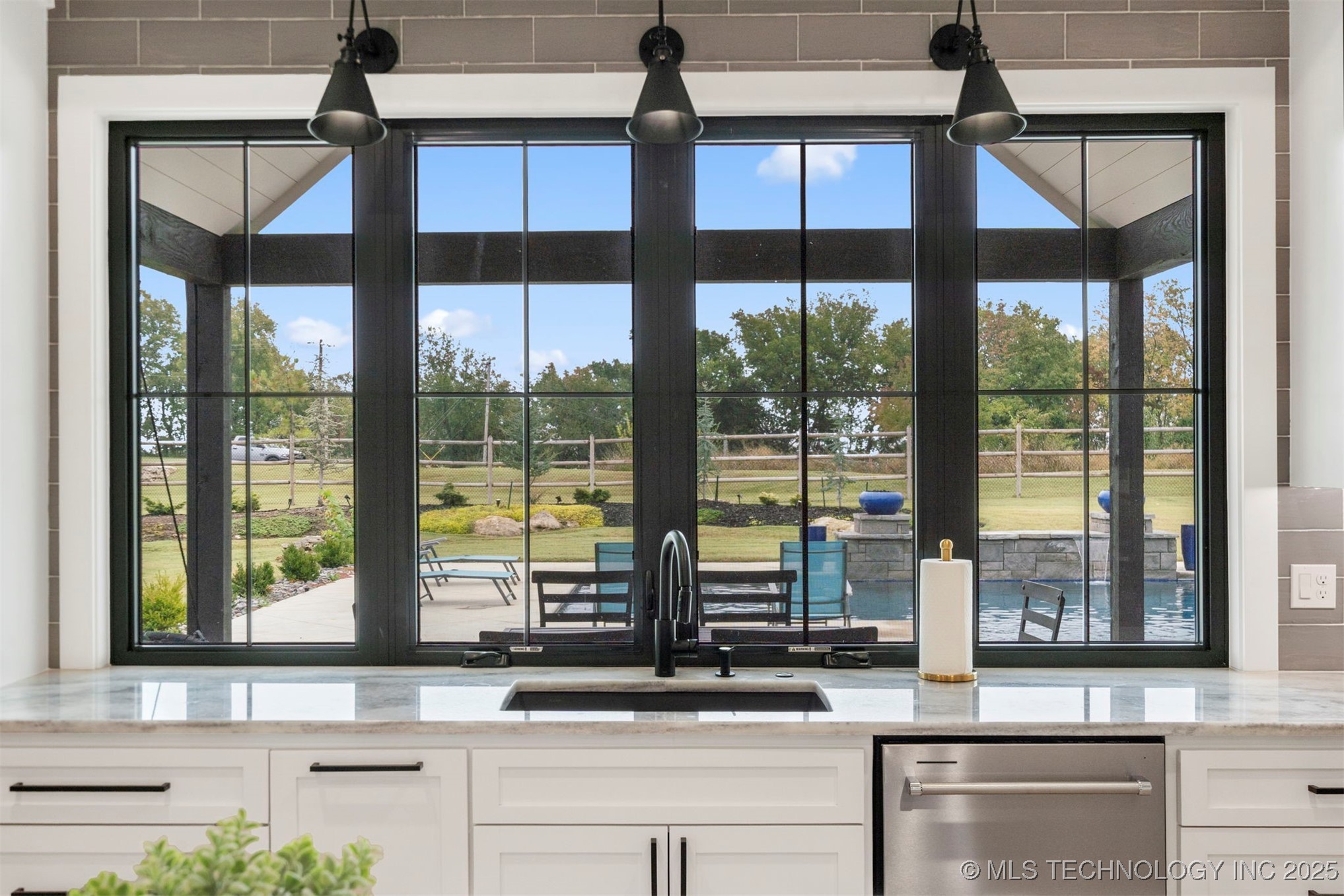 5927 N Meadows Ridge Road Property Photo 21