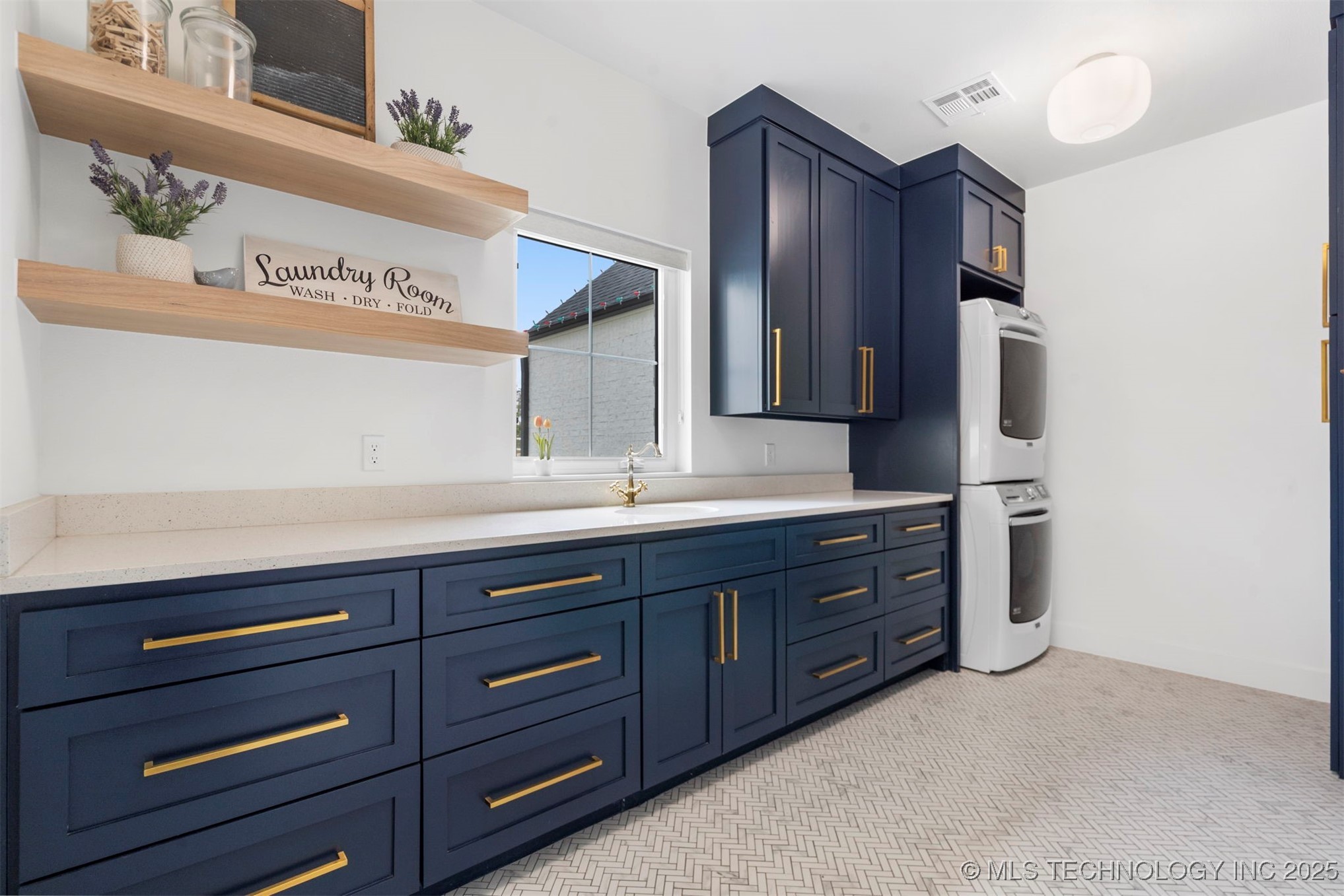 5927 N Meadows Ridge Road Property Photo 46