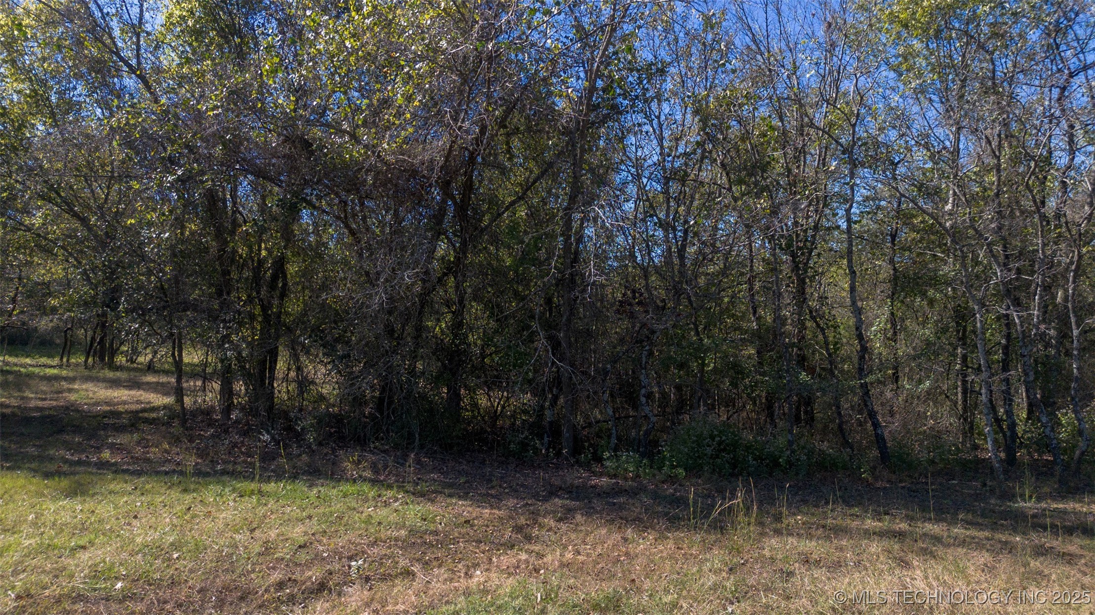 Ne 493 Drive Property Photo 4