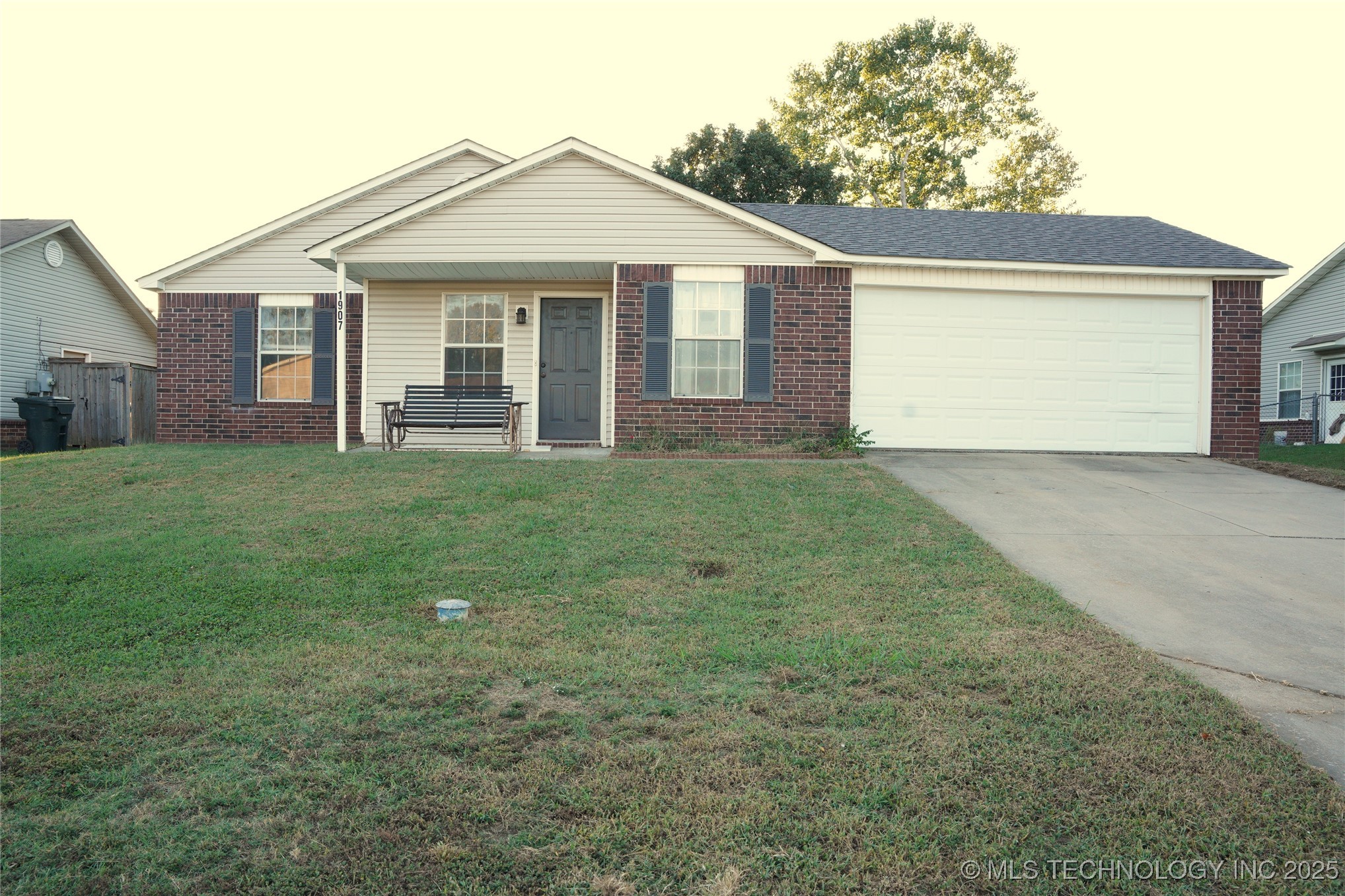 1907 N Chambers Avenue Property Photo 2