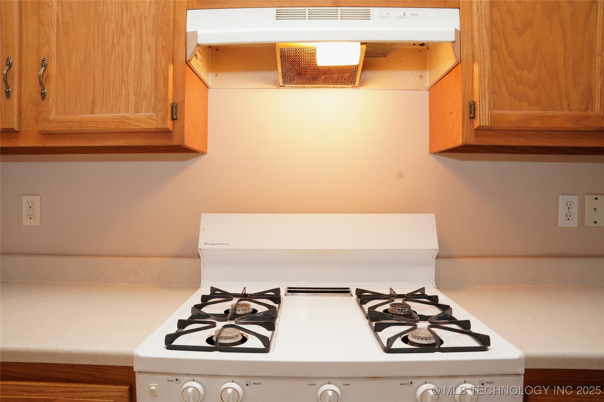 1907 N Chambers Avenue Property Photo 8