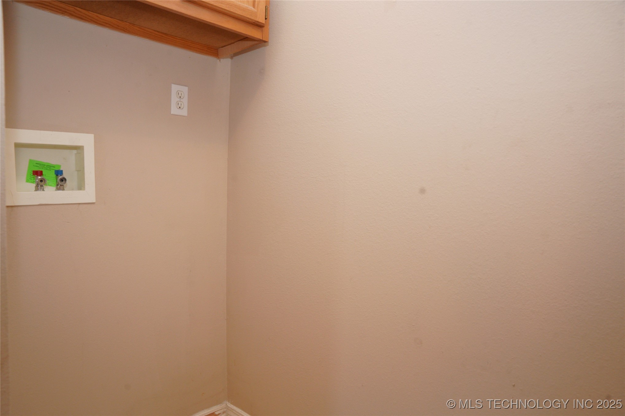 1907 N Chambers Avenue Property Photo 9