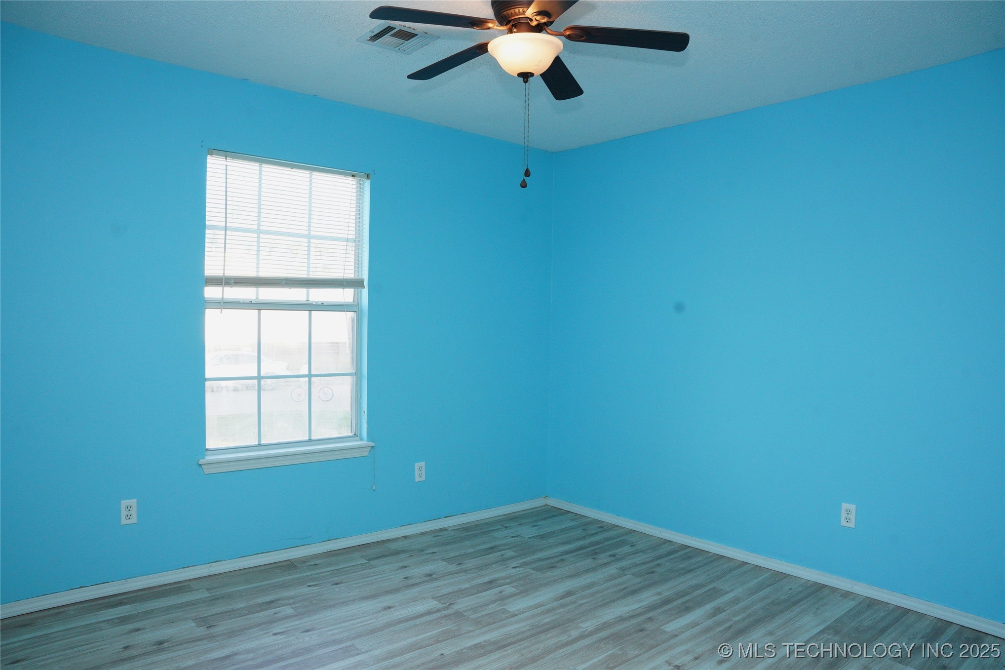 1907 N Chambers Avenue Property Photo 15