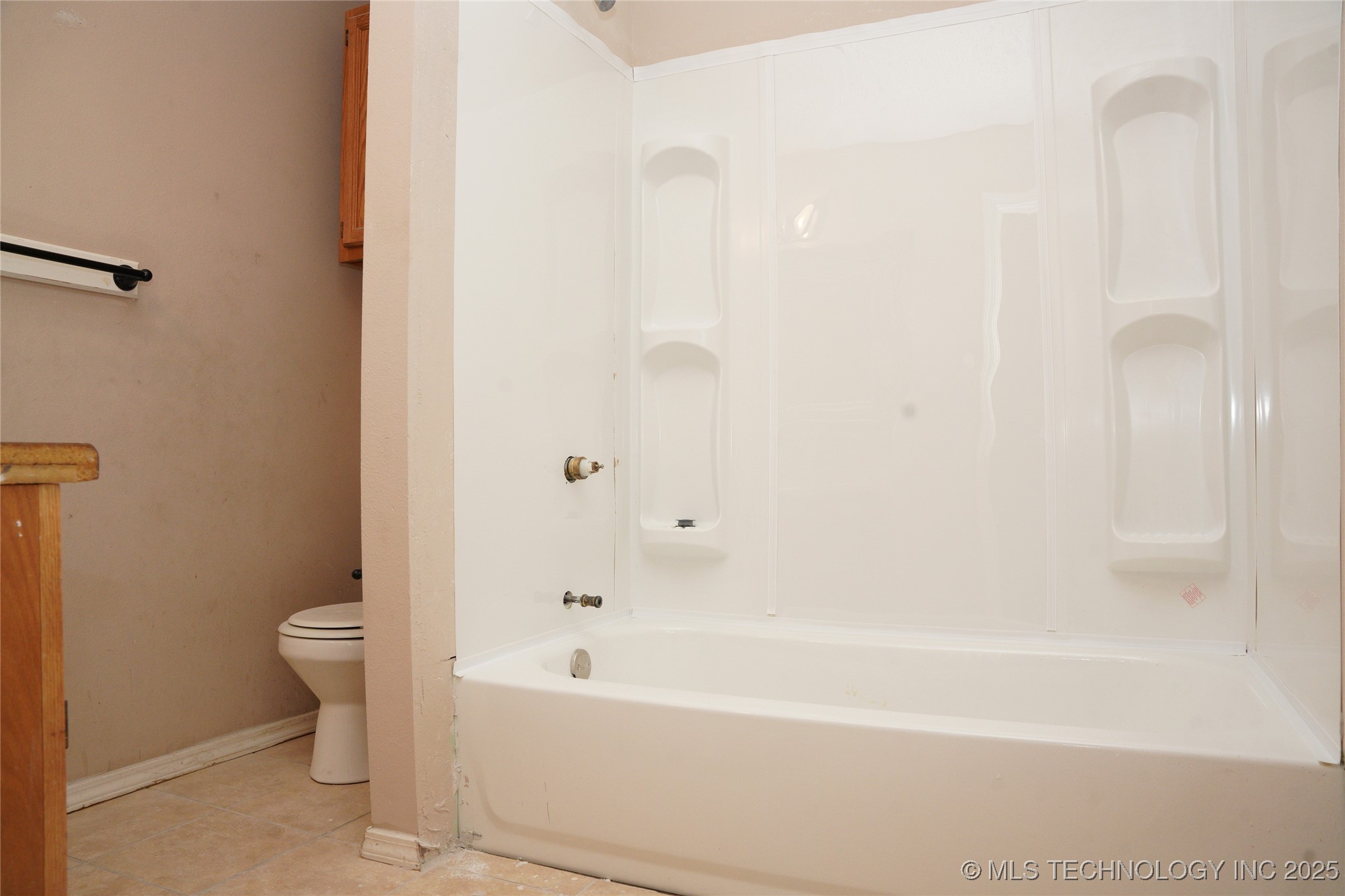 1907 N Chambers Avenue Property Photo 18