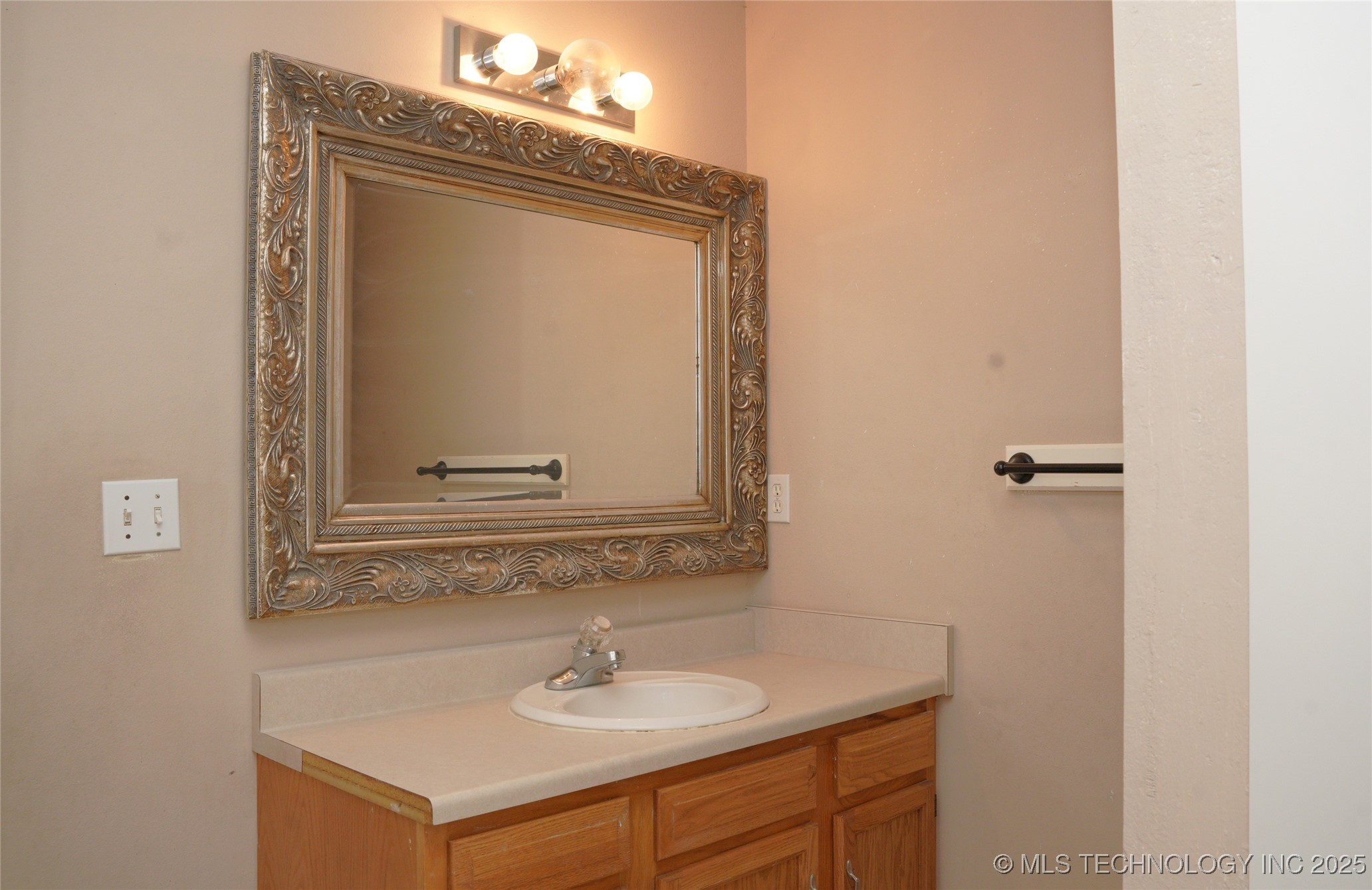 1907 N Chambers Avenue Property Photo 19