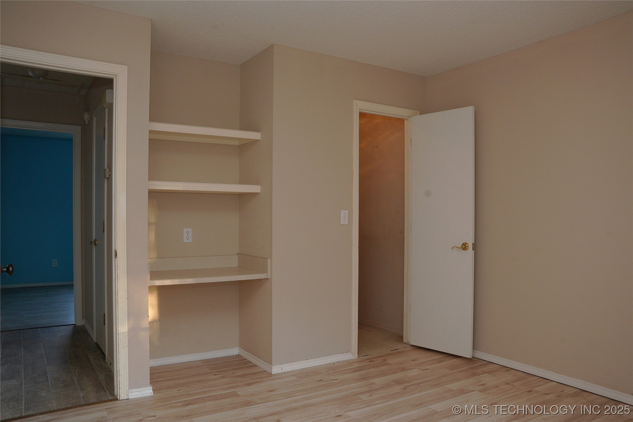 1907 N Chambers Avenue Property Photo 21