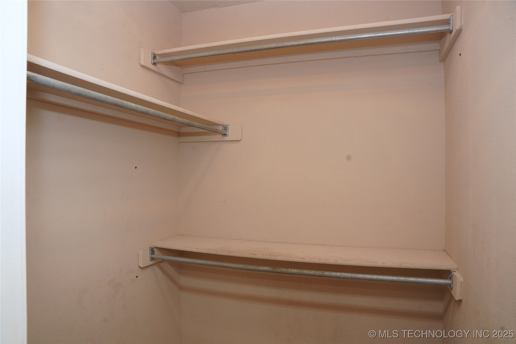 1907 N Chambers Avenue Property Photo 22