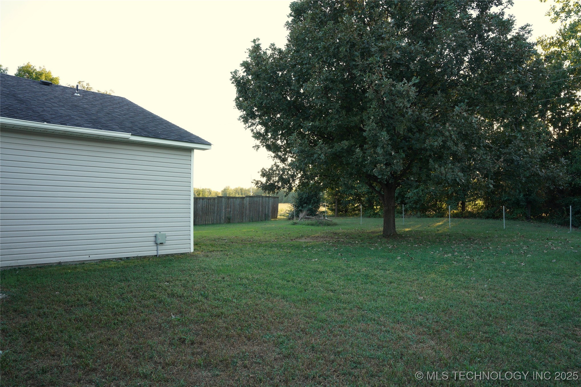 1907 N Chambers Avenue Property Photo 23
