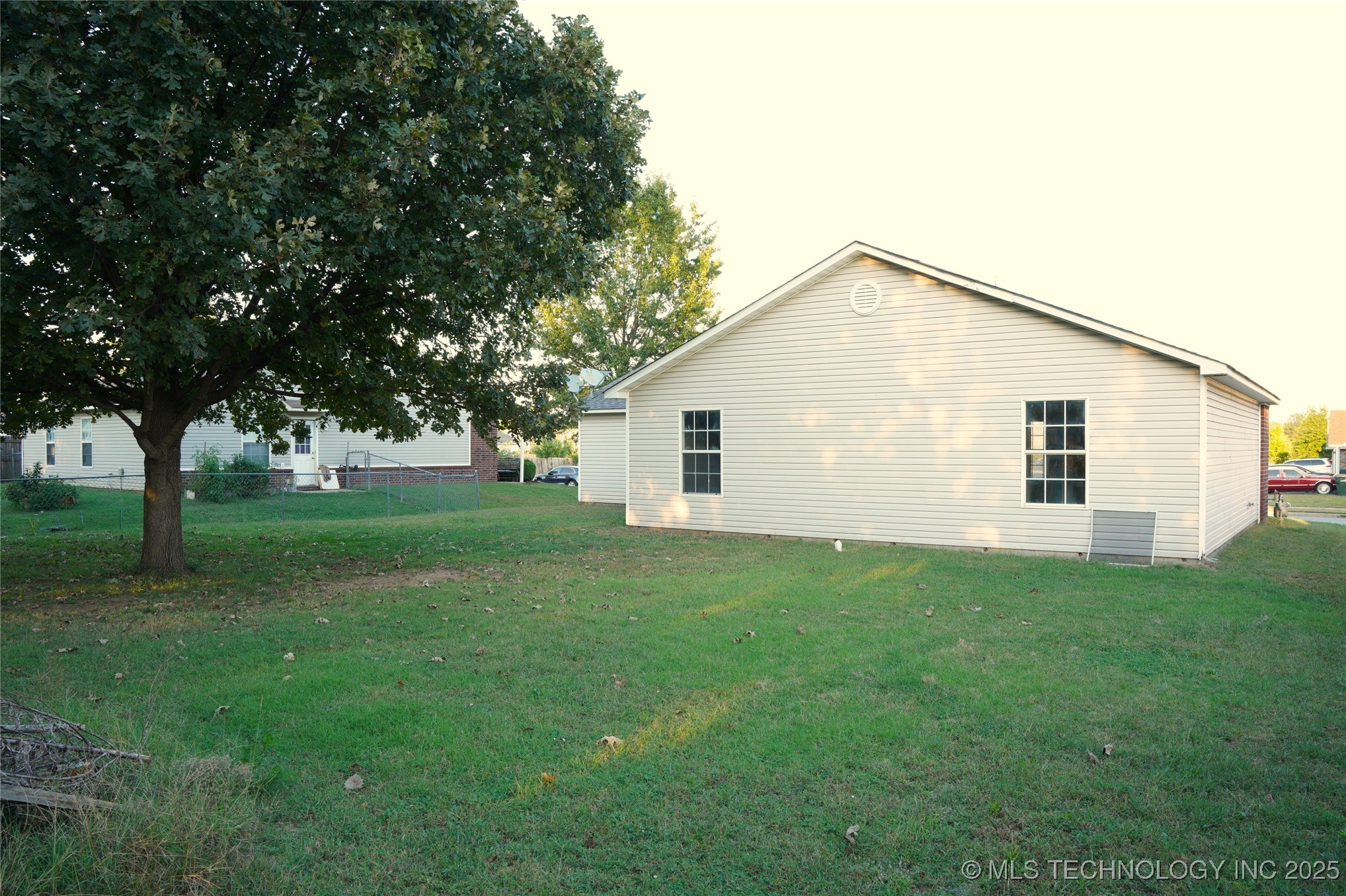 1907 N Chambers Avenue Property Photo 25