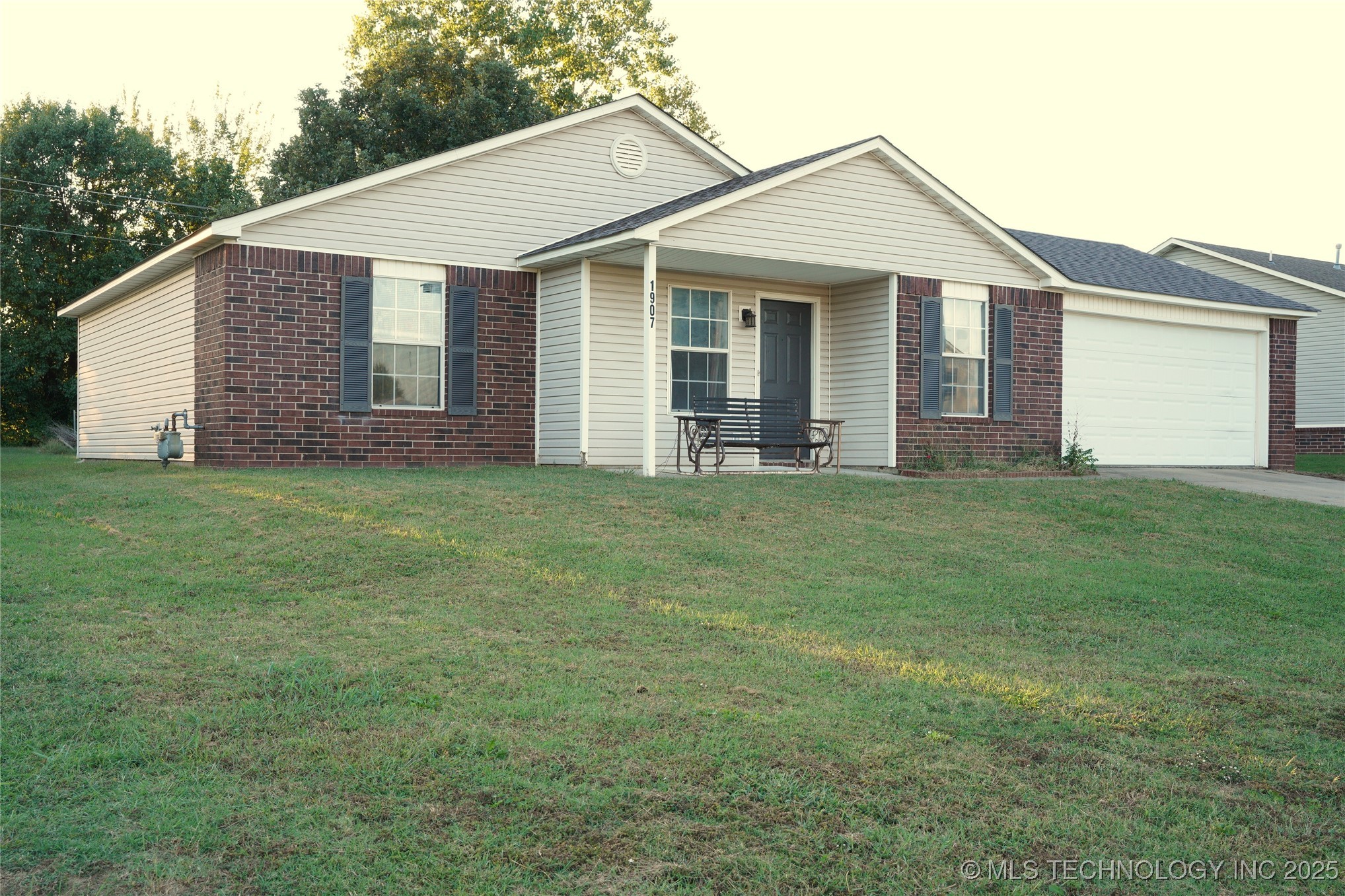 1907 N Chambers Avenue Property Photo 27