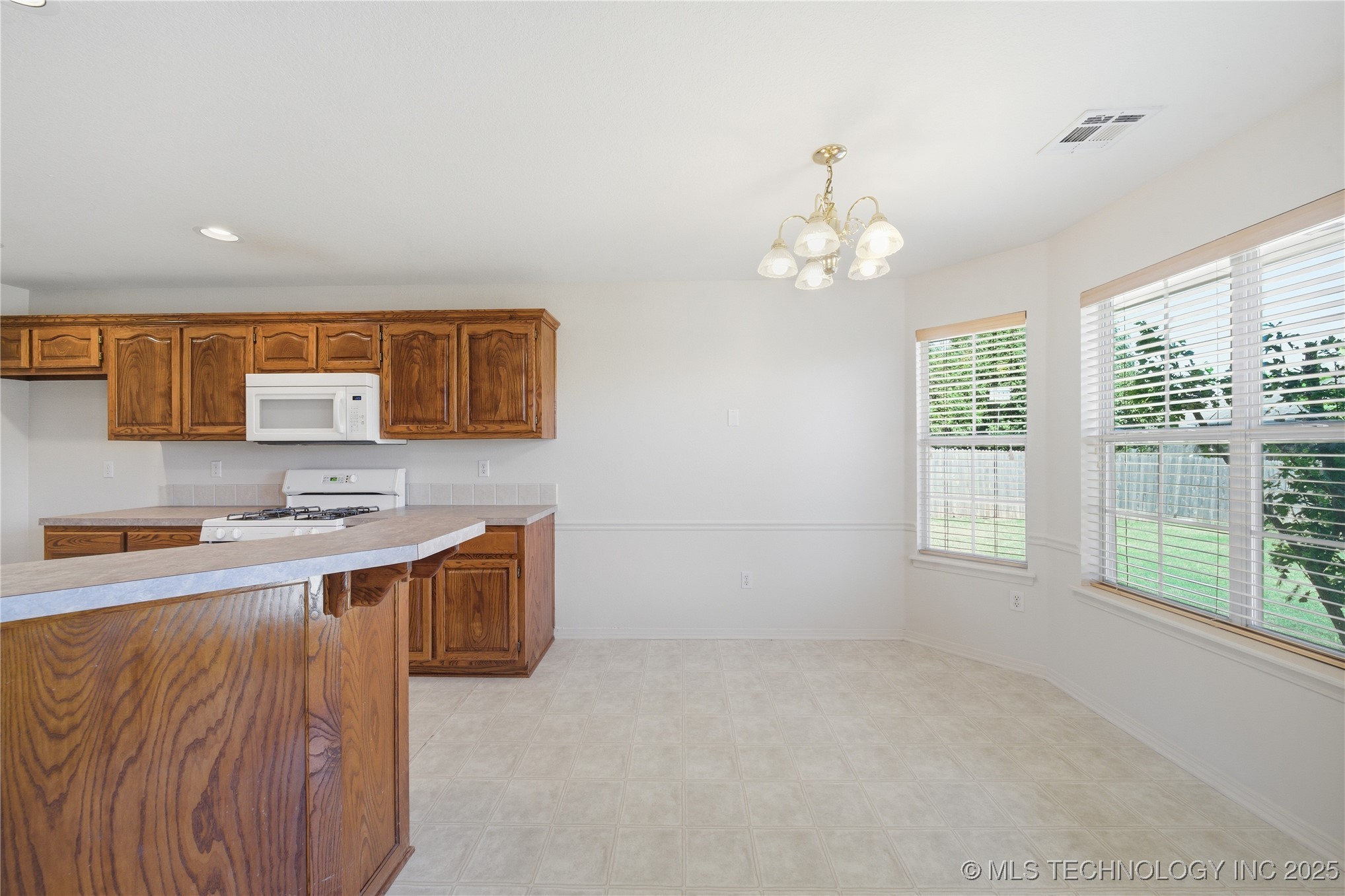 4611 S 200th East Avenue Property Photo 10