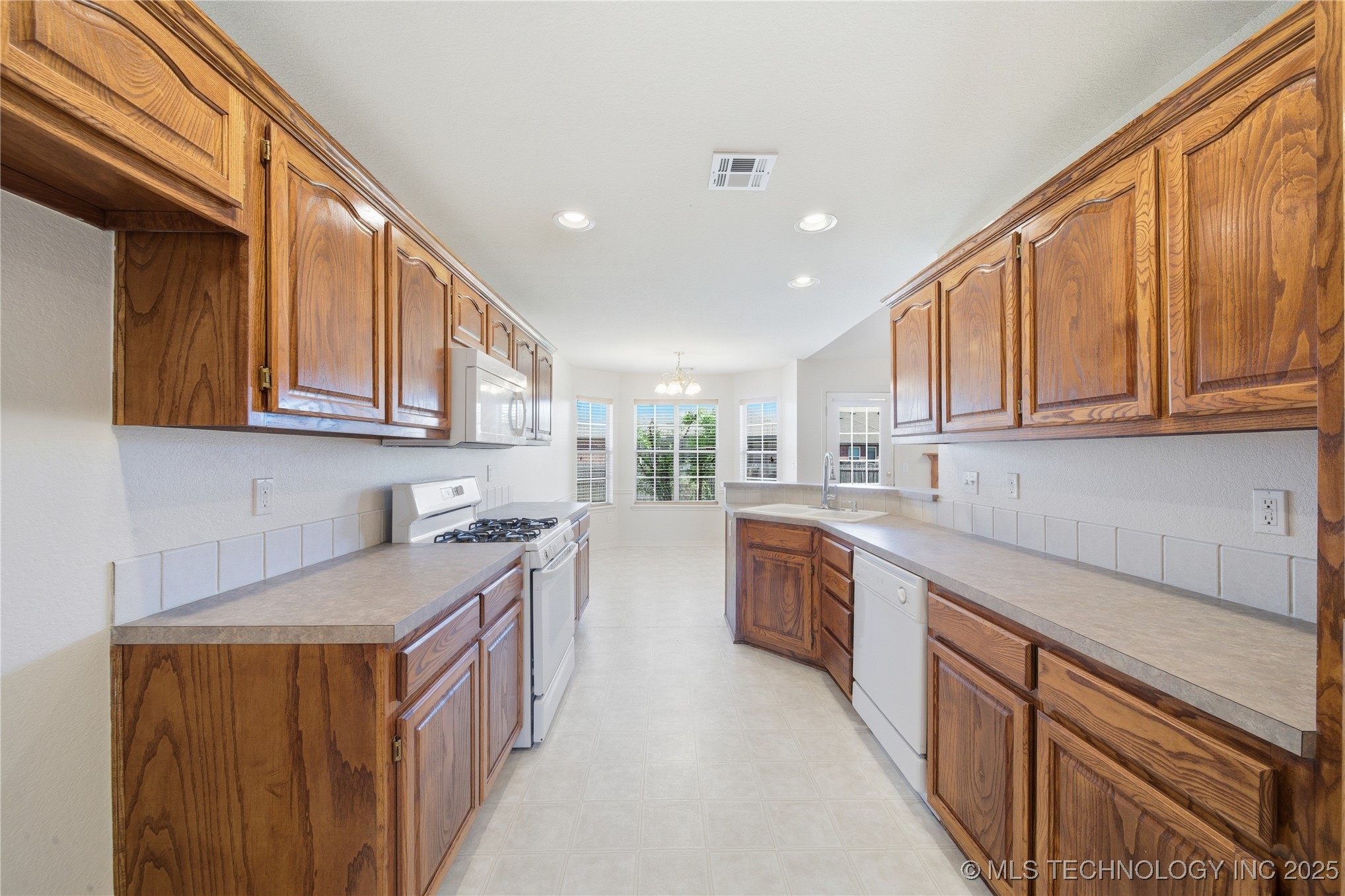 4611 S 200th East Avenue Property Photo 11