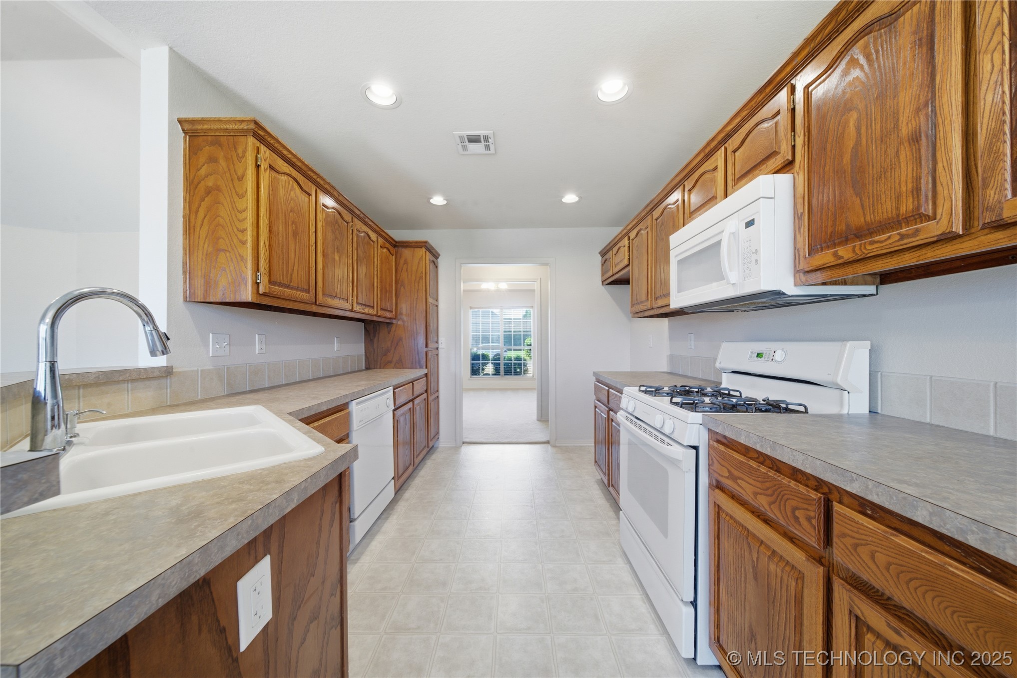 4611 S 200th East Avenue Property Photo 13